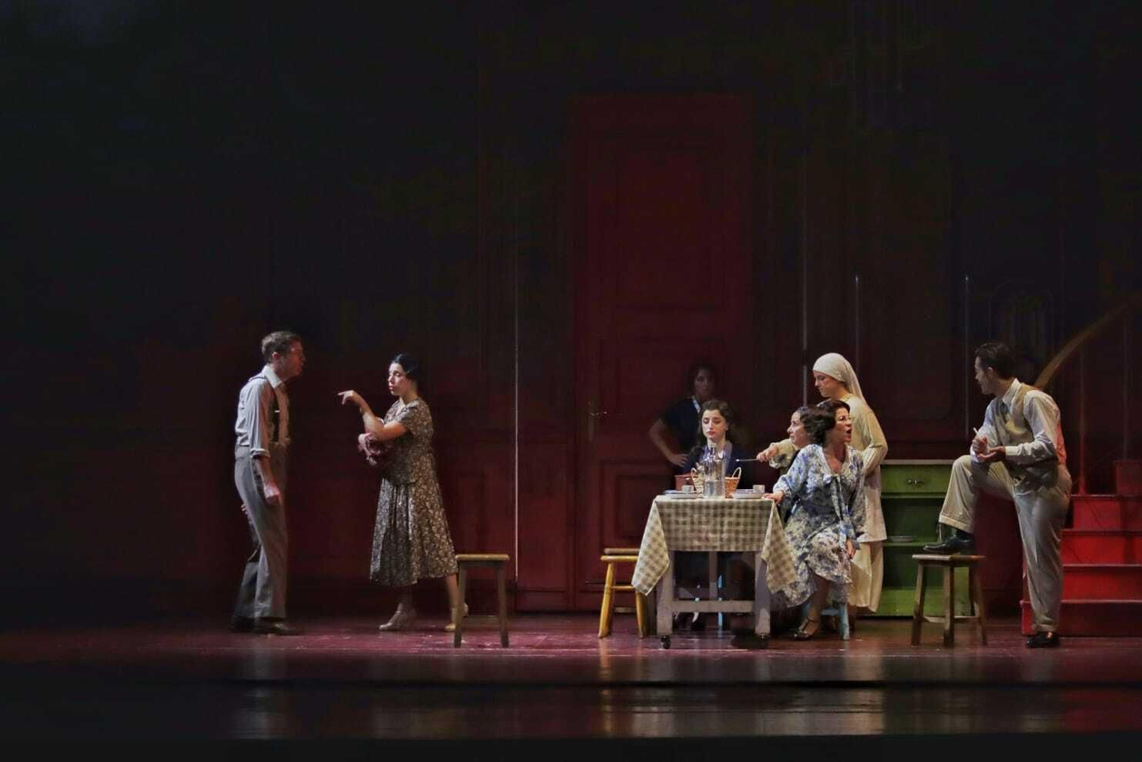 El musical 'El tiempo entre costuras', en el Teatro Cervantes hasta 10 de septiembre, en imágenes