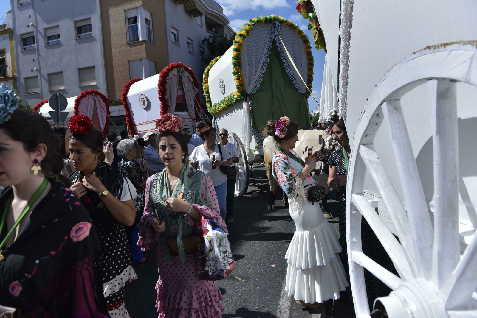 La salida de la Hermandad del Rocío de Triana, en imágenes