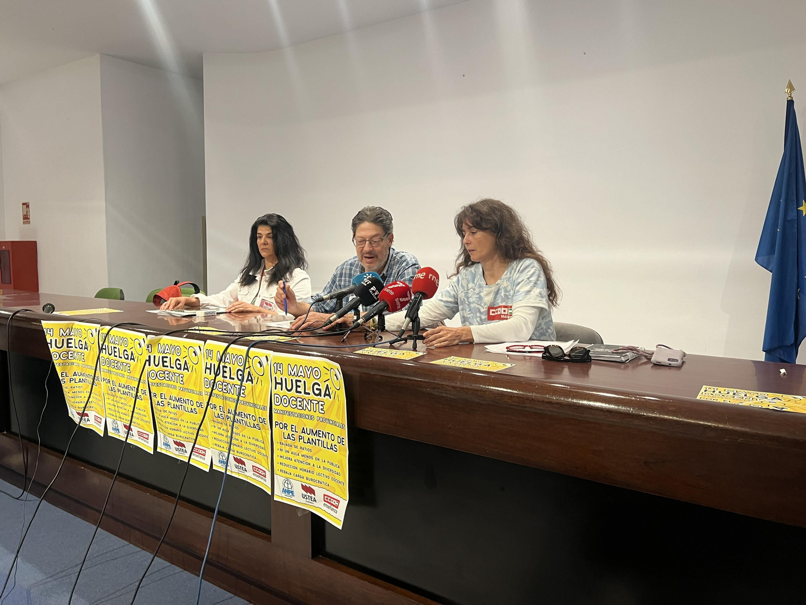 Sindicatos CCOO, ANPE y Ustea en Málaga sobre la huelga docente del 14 de mayo.