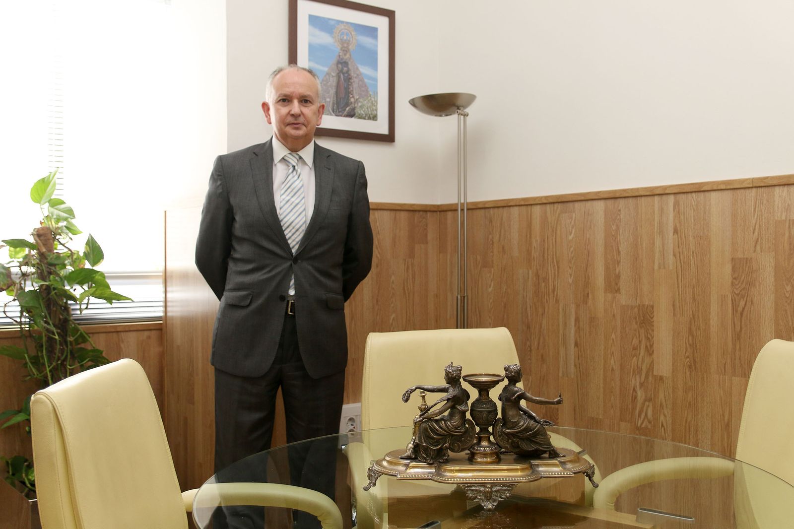 El presidente de la Audiencia Provincial, Luis Miguel Columna, en su despacho profesional.