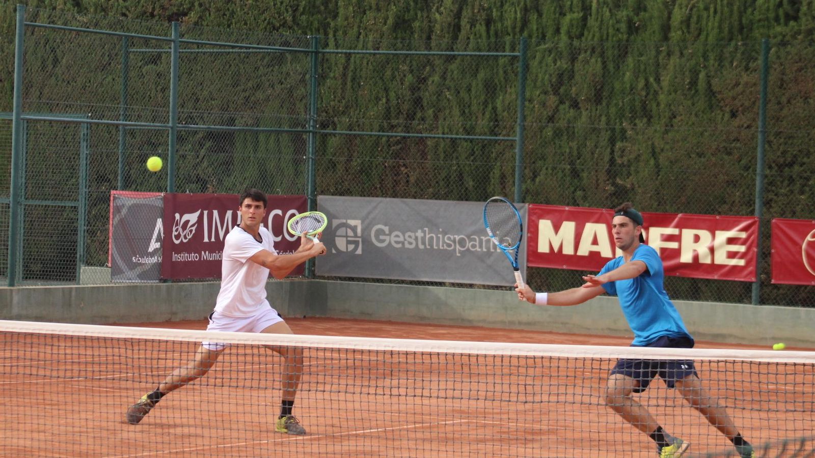 Pablo Llamas y Germán López, en el partido de dobles en el Real Aeroclub de Córdoba.