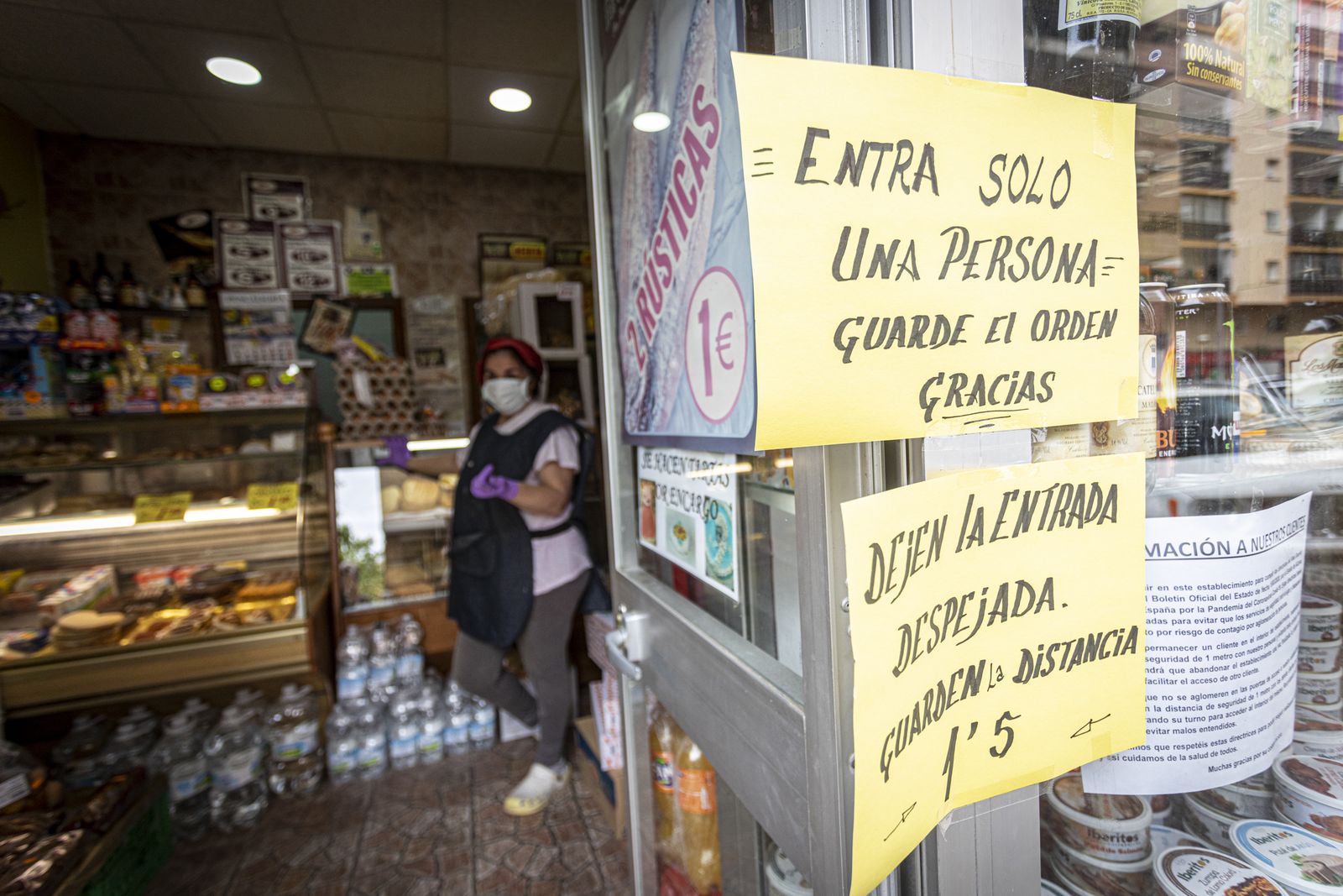 Comercios abiertos en el barrio la laguna bajo el estado de alarma