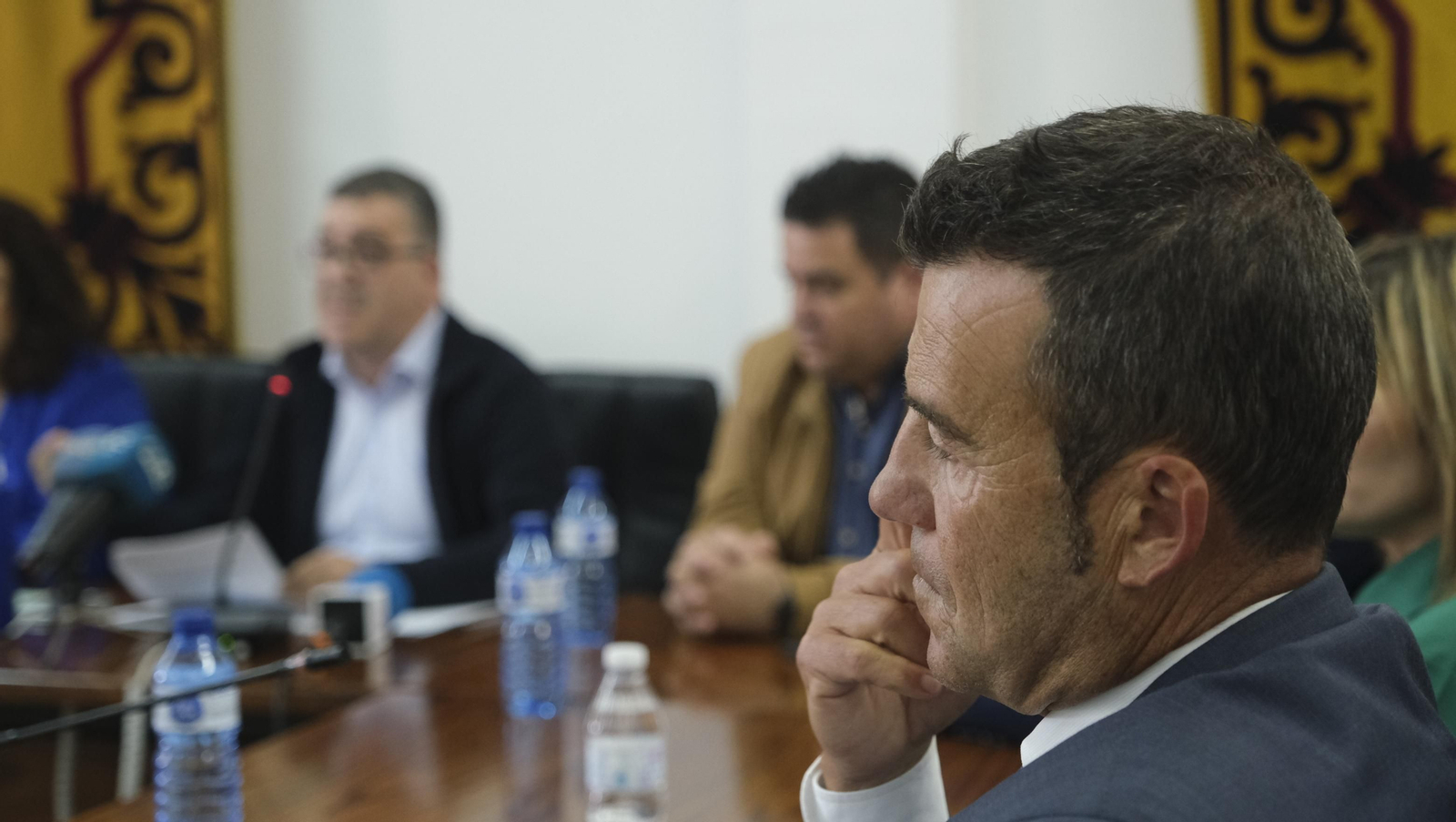 Las imágenes de la moción de censura en el Ayuntamiento de Carboneras