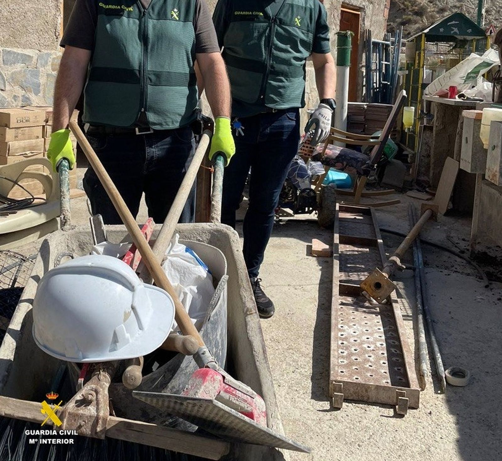 Parte de los objetos sustraídos.