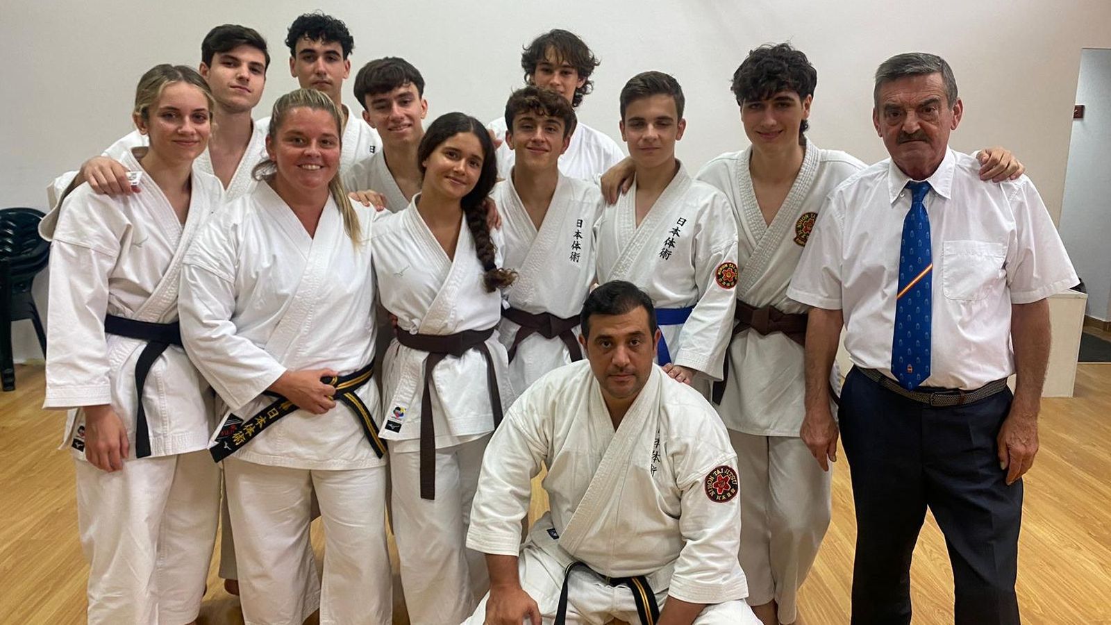 Los integrantes del equipo de Nihon Tai-Jitsu del Club Nazaret, con los cinturones negros logrados.