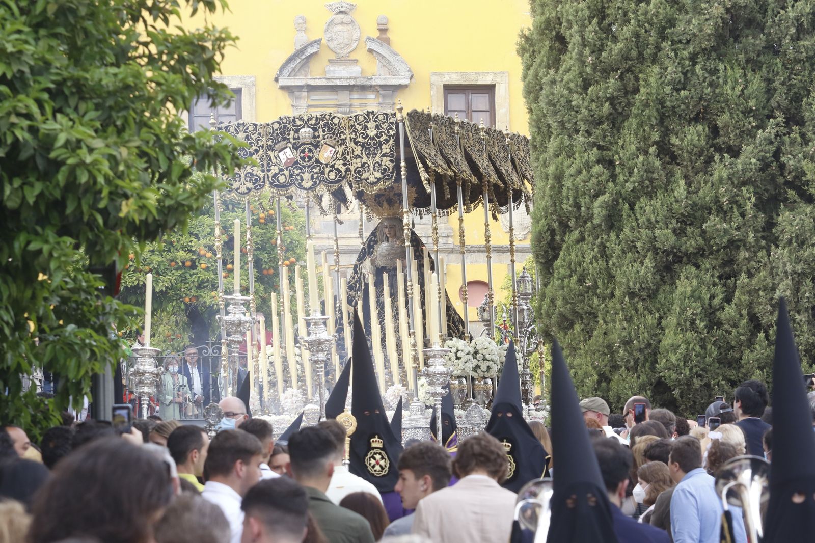 Jueves Santo en Córdoba: La procesión del Caído, en imágenes