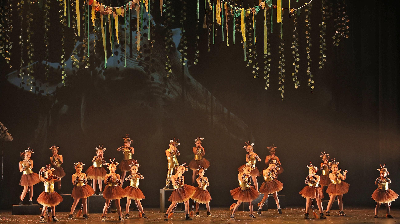 'África' el espectáculo de fin de curso de las Hermanas Sanchez en Jerez