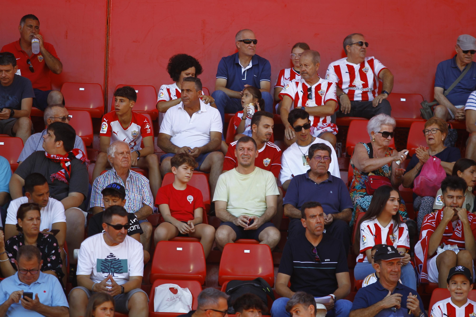 Imágenes del empate a 3 de la U.D. Almería y el Granada C.F.