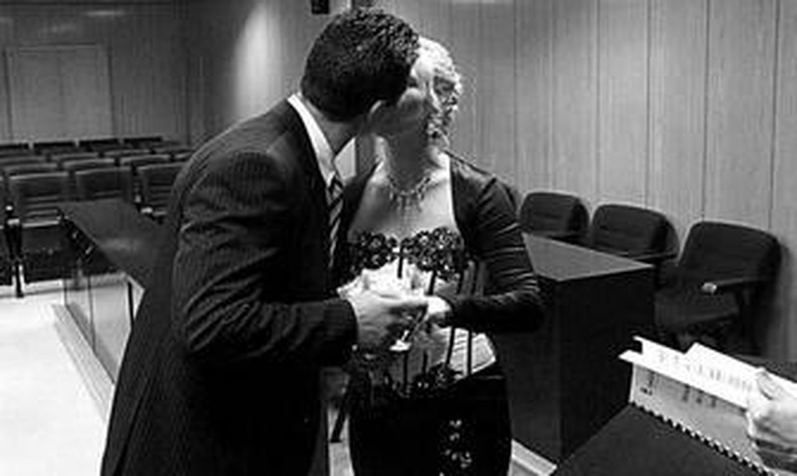 Gabriel Amat  ha casado ya a más de 1.200 parejas roqueteras, todo un reto para el regidor ejidense, Francisco Góngora.