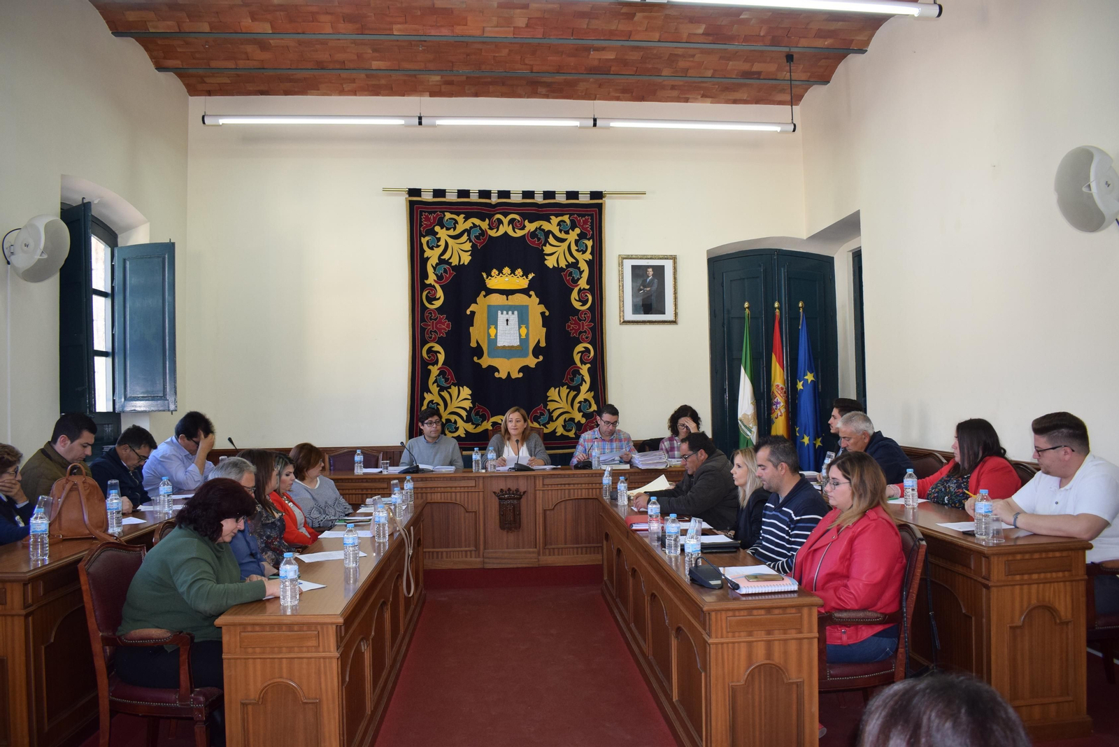 El Pleno de la Corporación municipal aprobó ayer las tres mociones presentadas por la alcaldesa.