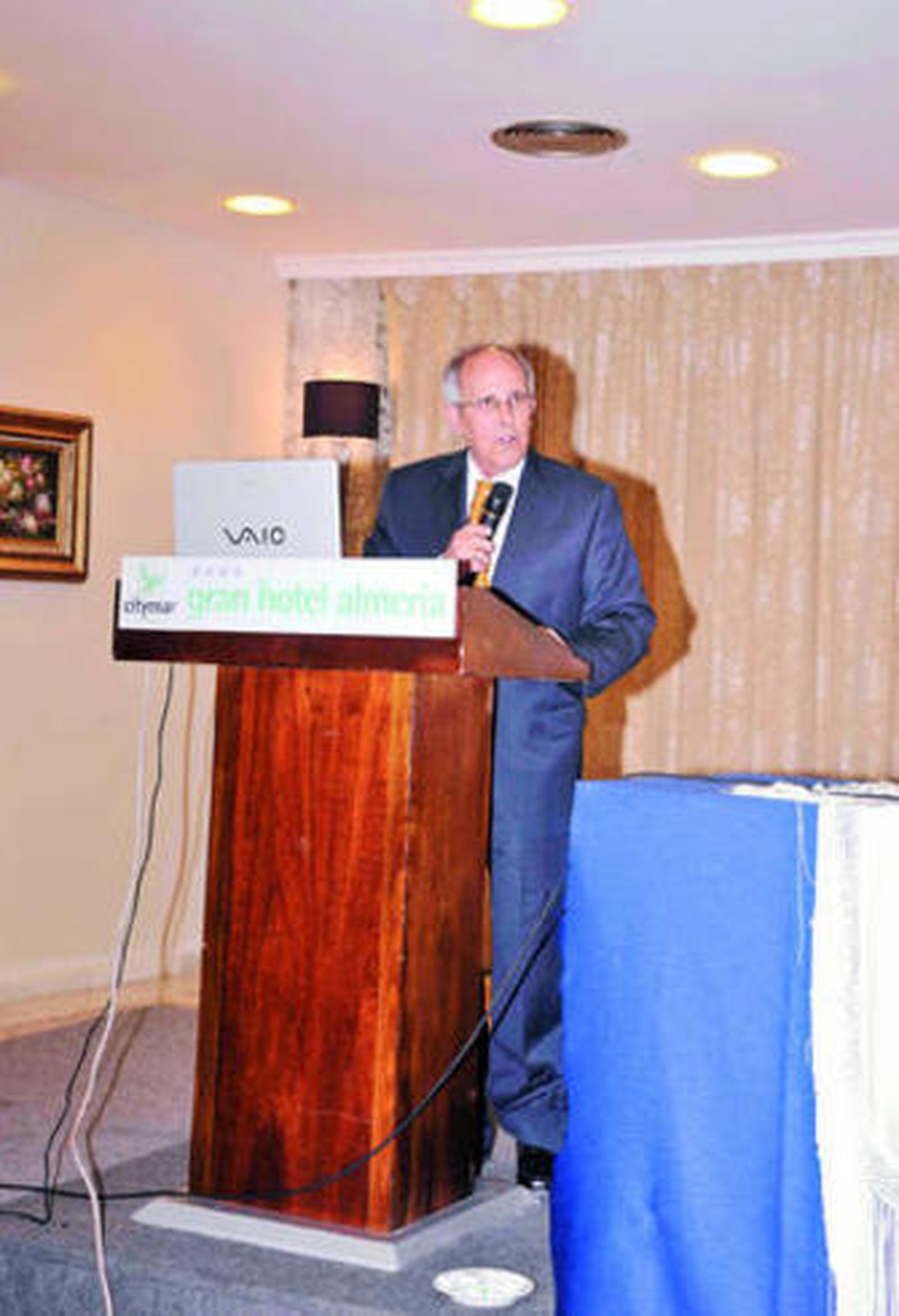 La conferencia del cirujano fue de las que se recordarán.