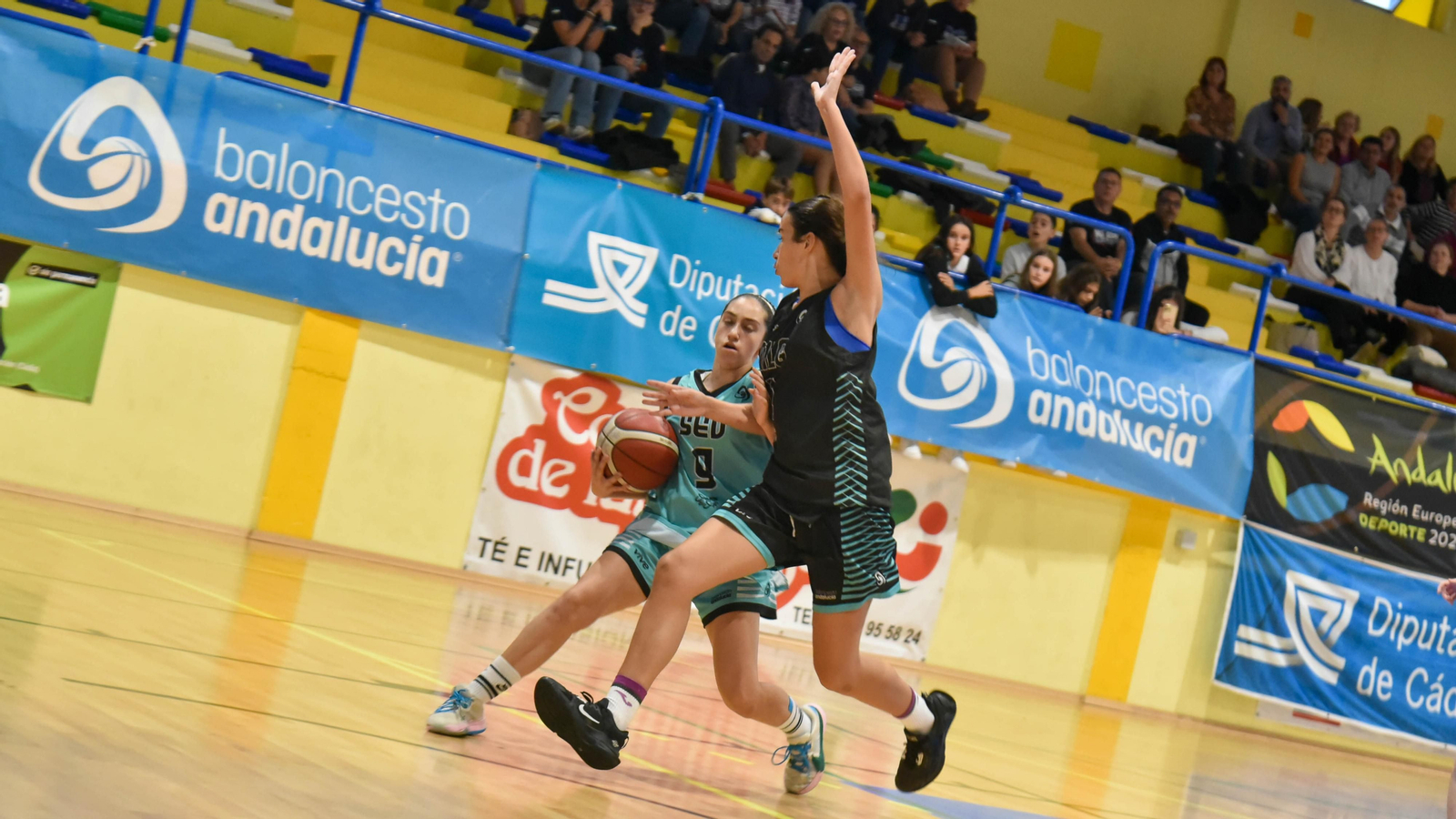 Las fotos de la segunda jornada del Andaluz infantil femenino de baloncesto en La Línea