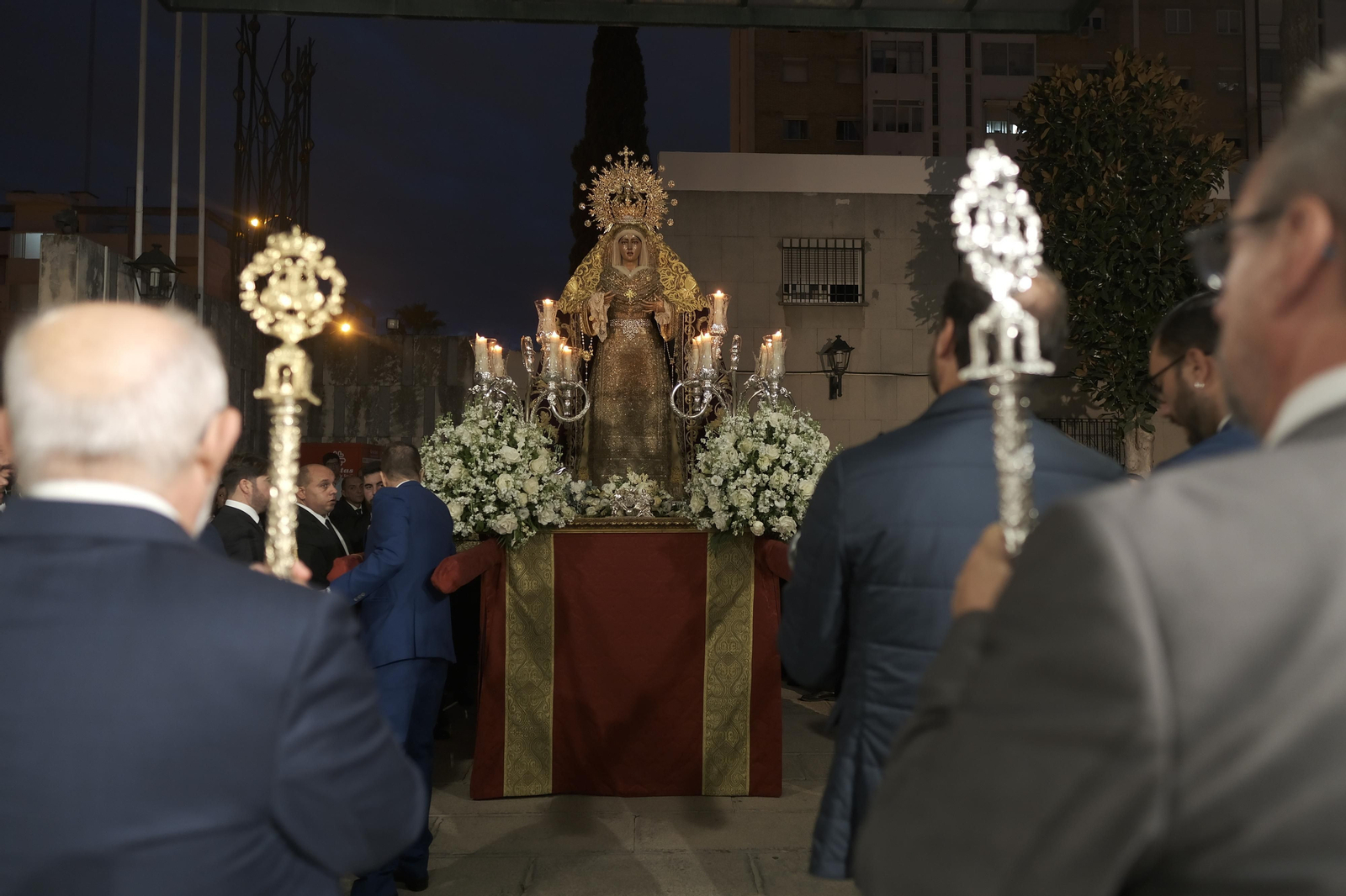 Las imágenes del rosario vespertino de la Virgen del Rosario de San Pablo