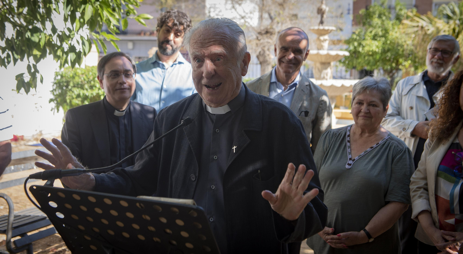 Las imágenes de la inauguración de los jardines del párroco D. Pedro Ybarra