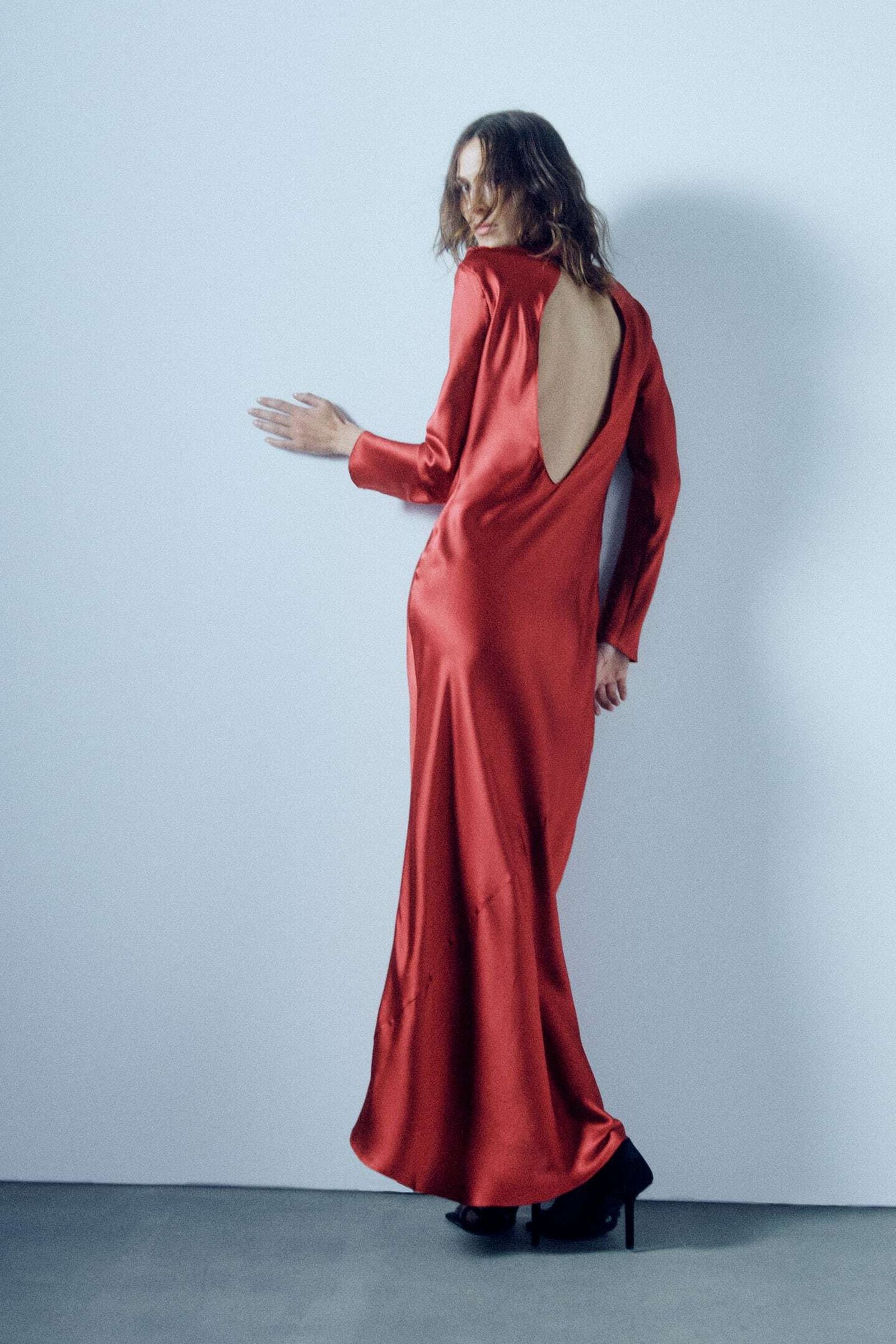 Vestido rojo con escote en la espalda de Zara.