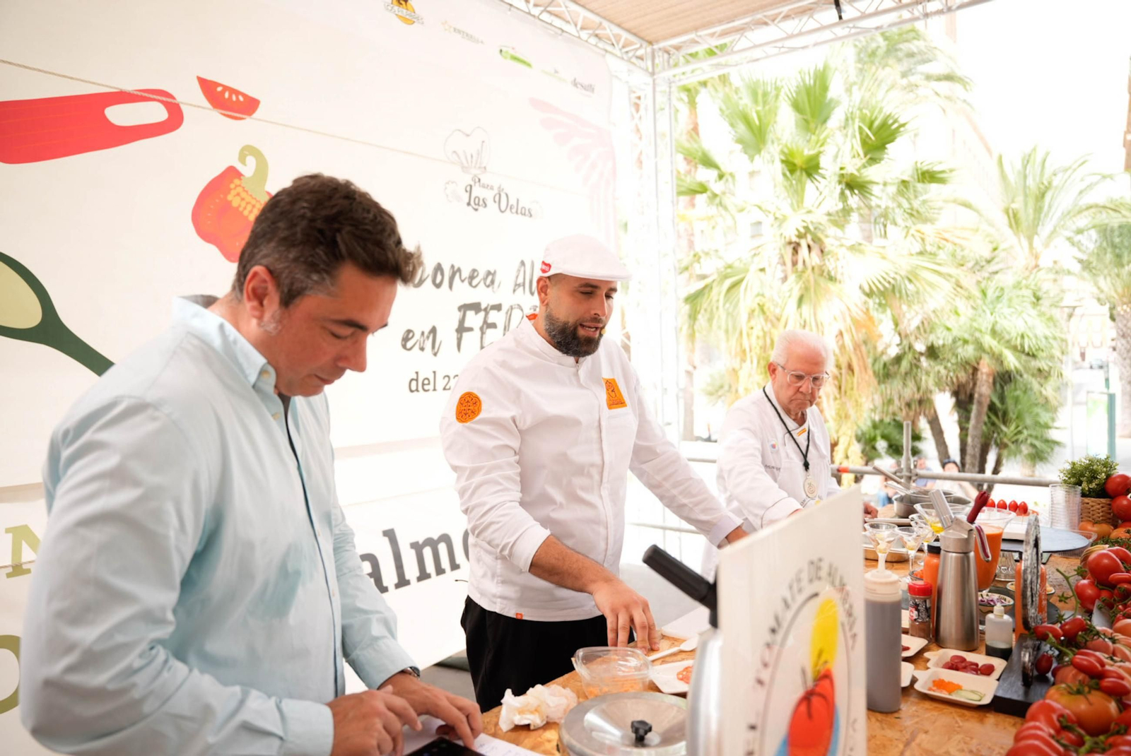 La Cofradía del Tomate y la semifinal del concurso gastronómico de la Feria de Almería, en imágenes
