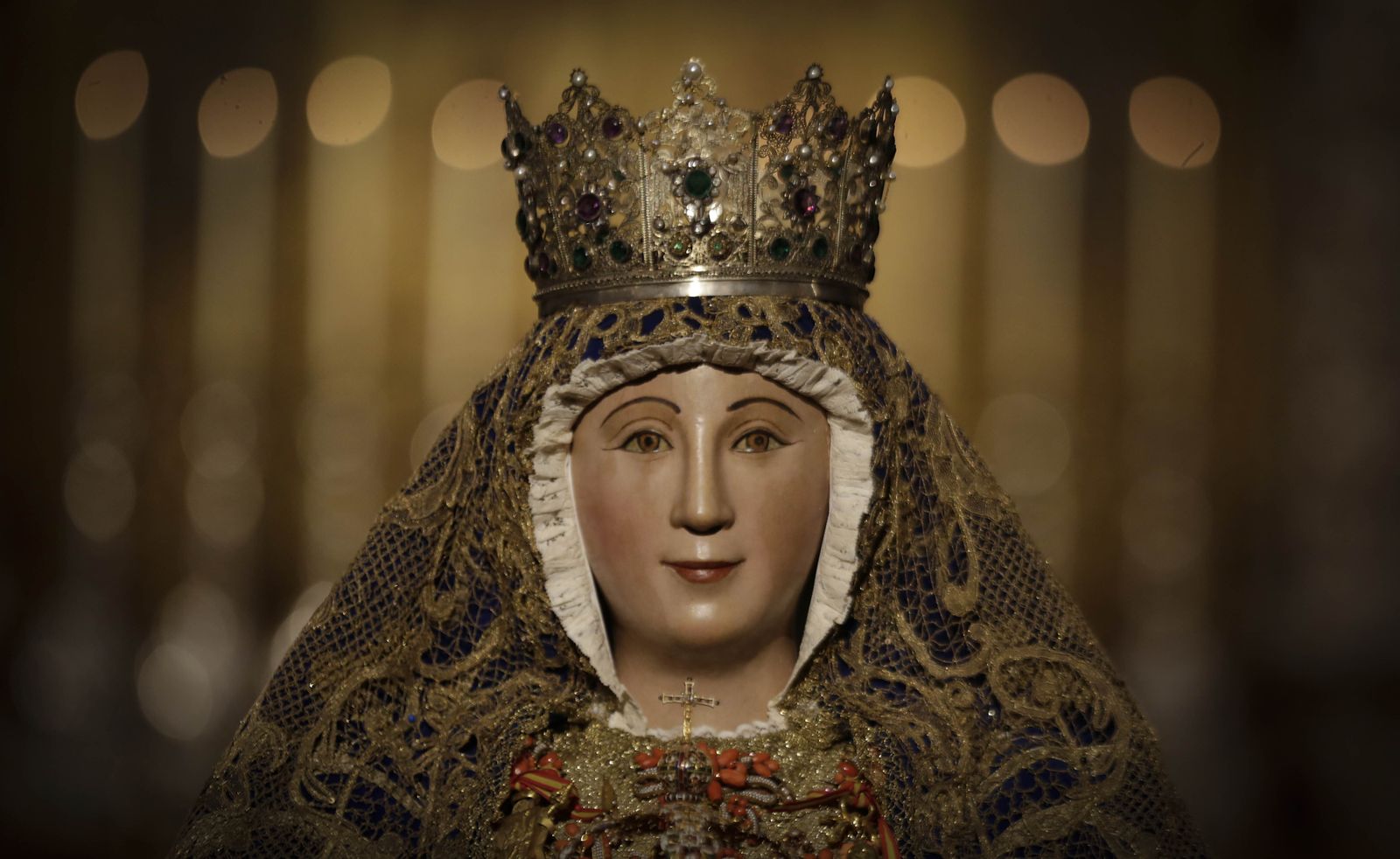Las Imágenes del reencuentro de la Virgen de los Reyes con sus fieles.