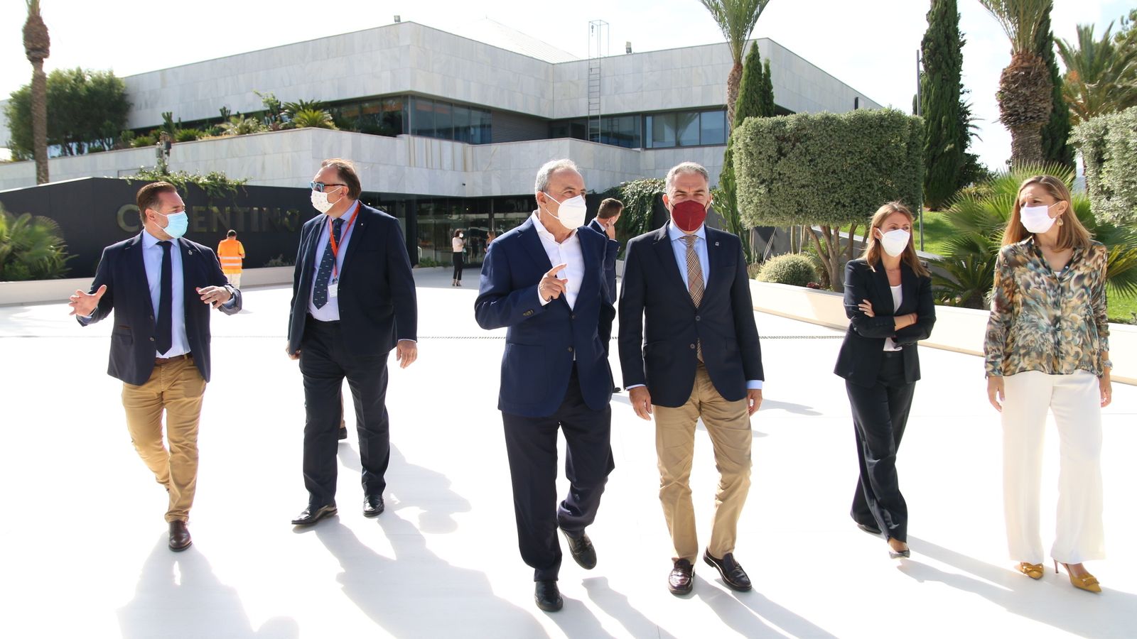 Visita de la Junta de Andalucía a las instalaciones de Cosentino en Cantoria.