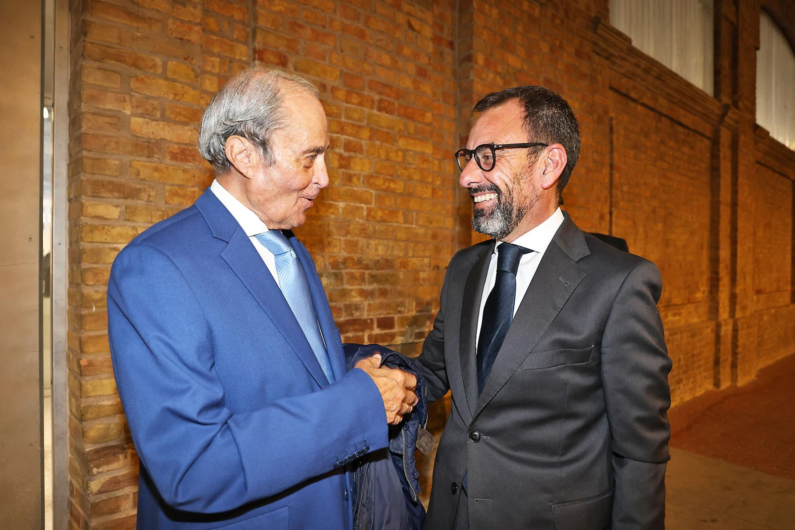 Imágenes de los invitados a la gala de los  37 premios Onubenses del Año