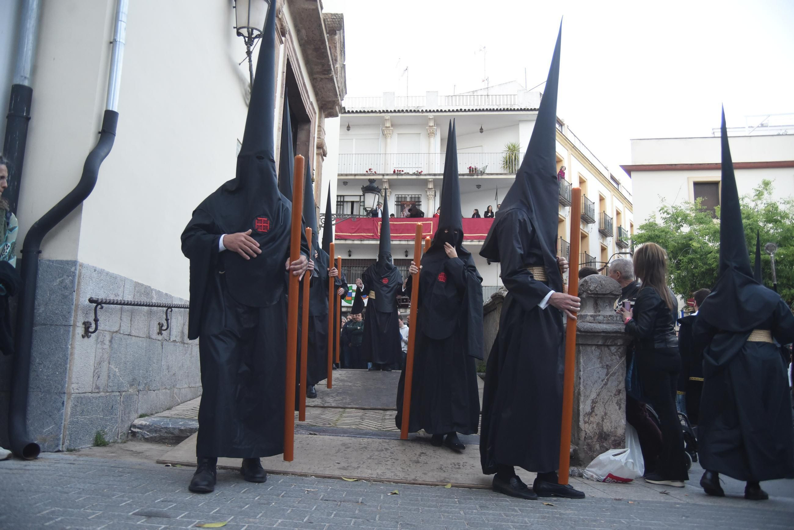 La procesión del Santo Sepulcro en este Viernes Santo de Córdoba, en imágenes