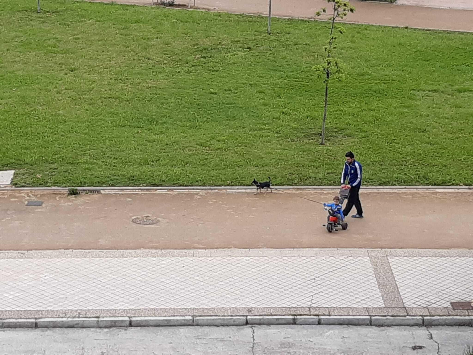 Los niños salen a las calles en Granada