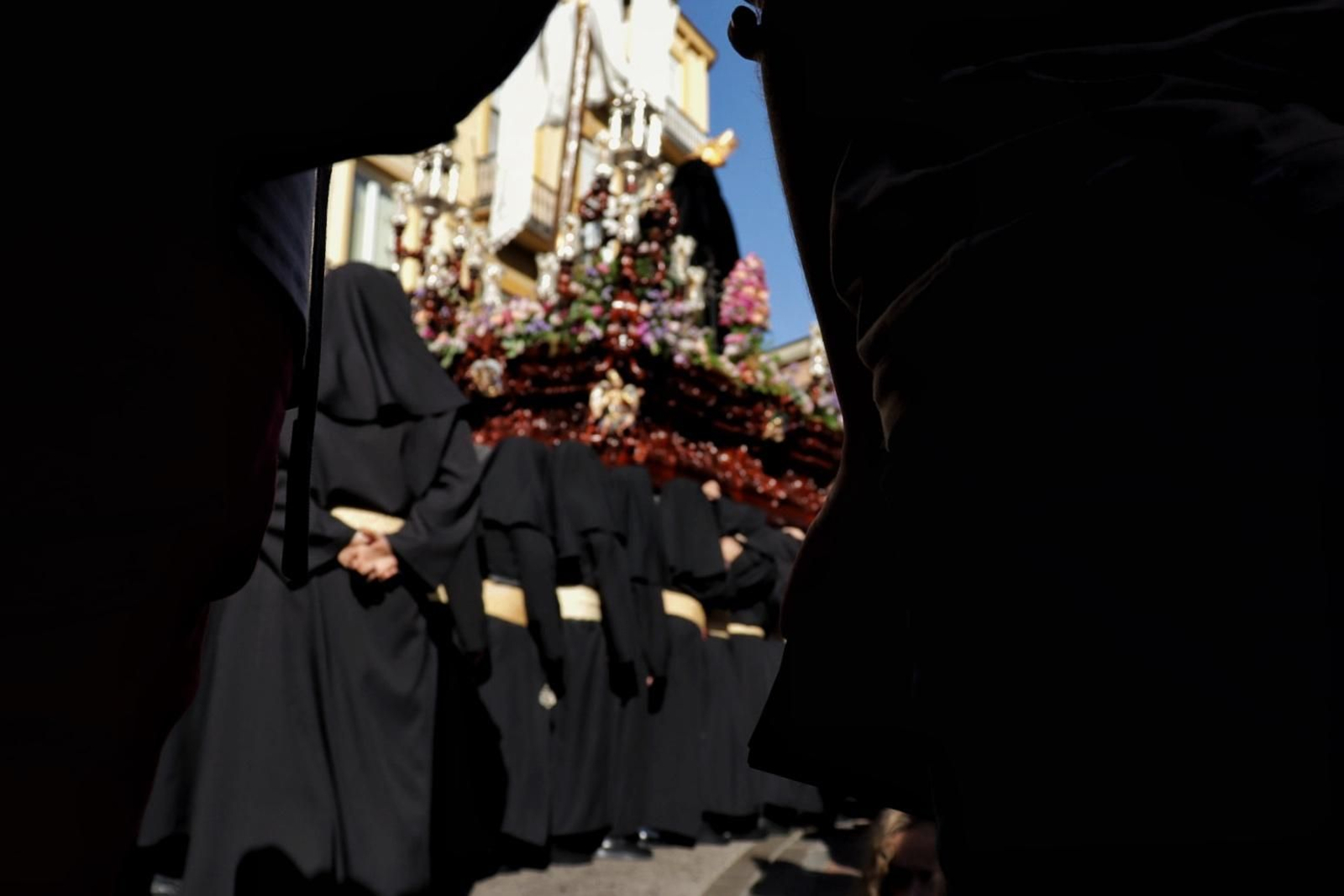 Santa Cruz en el Jueves Santo de Málaga, en imágenes