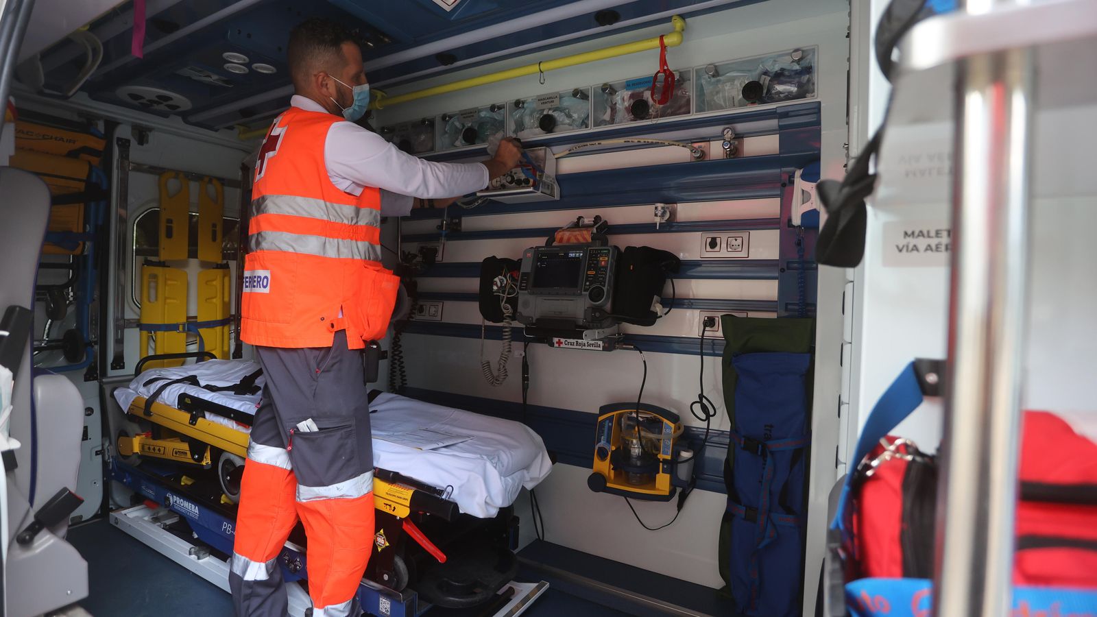 Interior de una de las ambulancias que conforman el dispositivo sanitario.