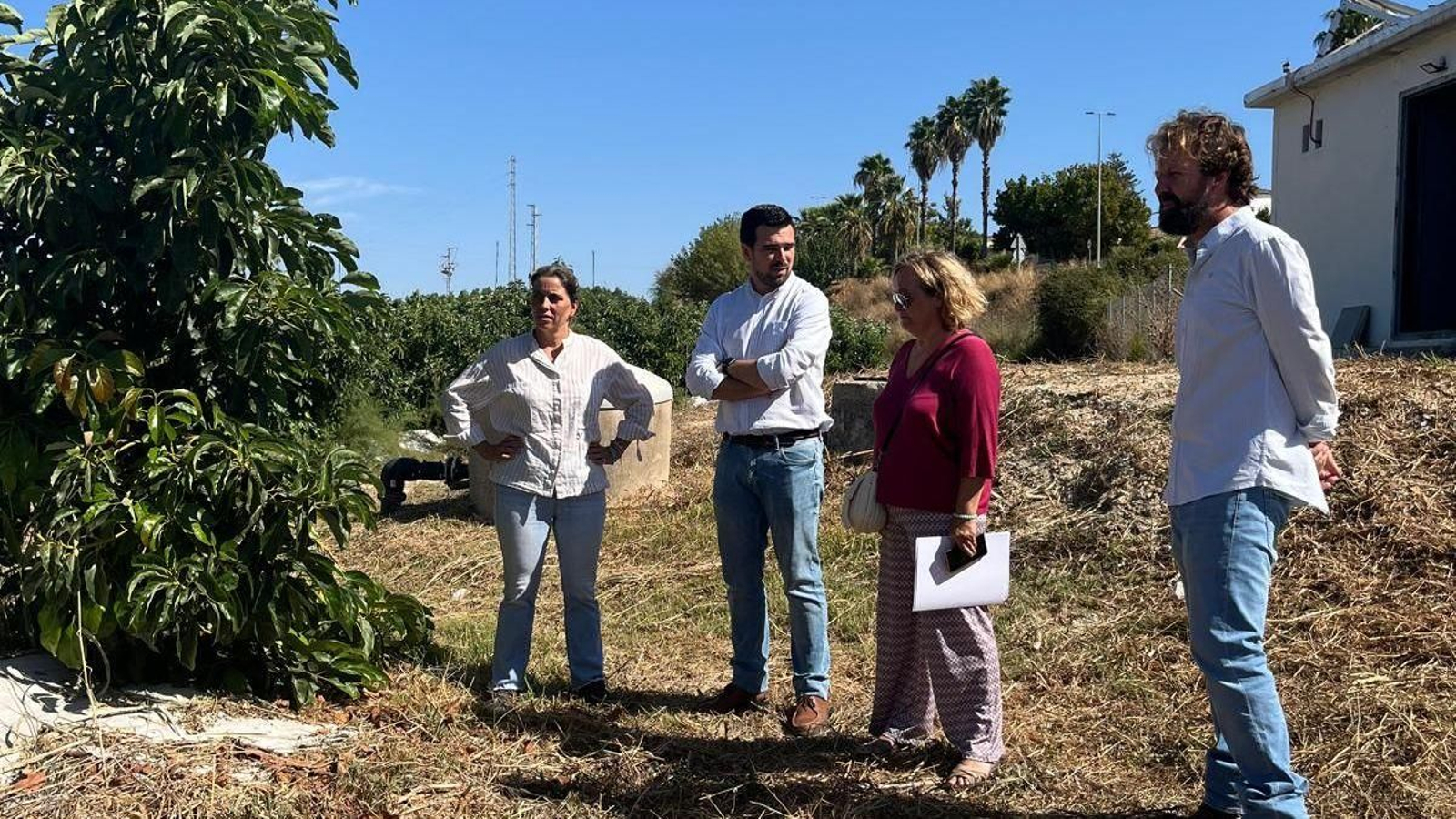 El delegado de Agricultura visita una explotación agrícola regentada por Paula Morales en Torrecera. El delegado de Agricultura visita una explotación agrícola regentada por Paula Morales en Torrecera.