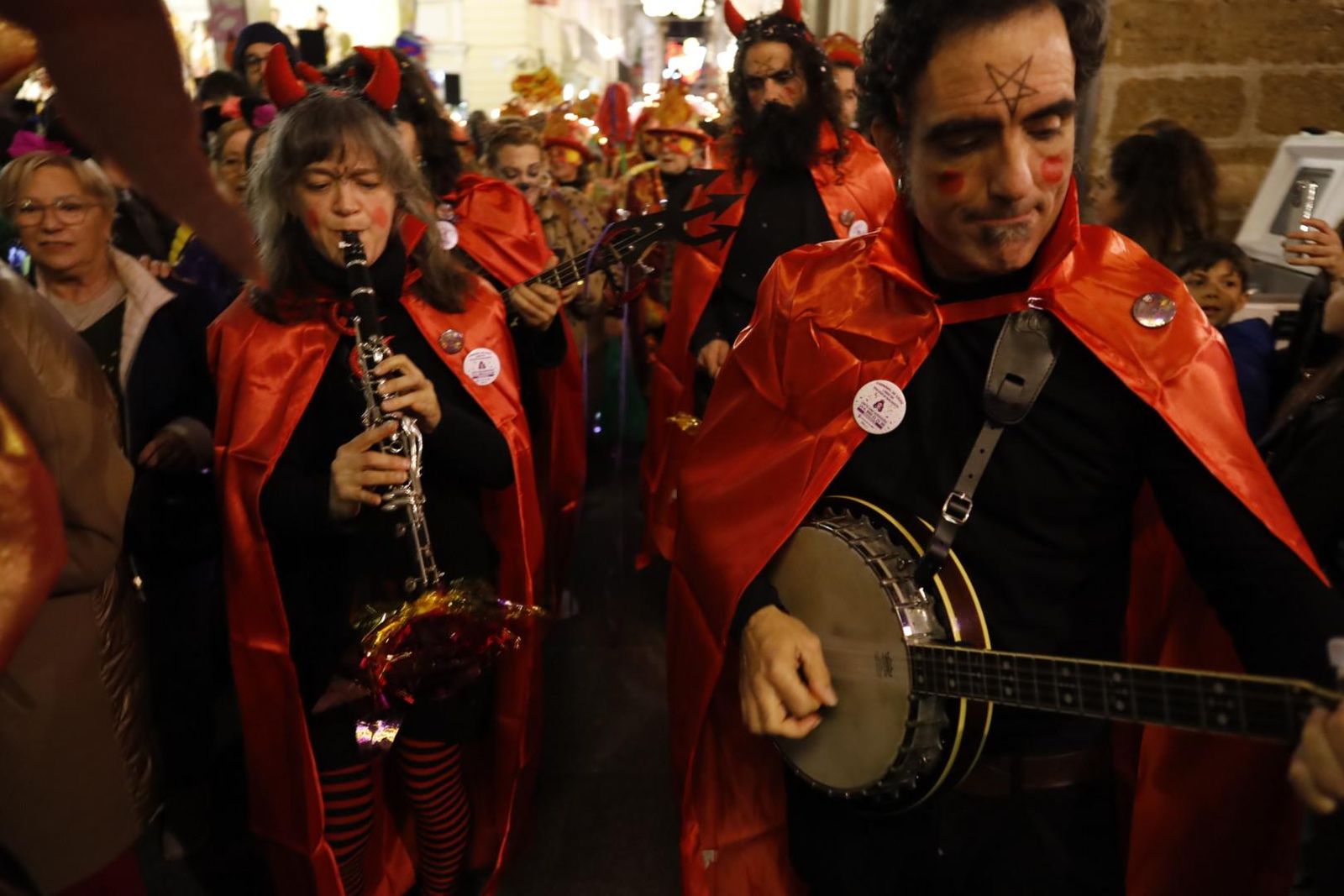 Cortejo, acto y quema del Dios Momo del Carnaval de Cádiz 2026
