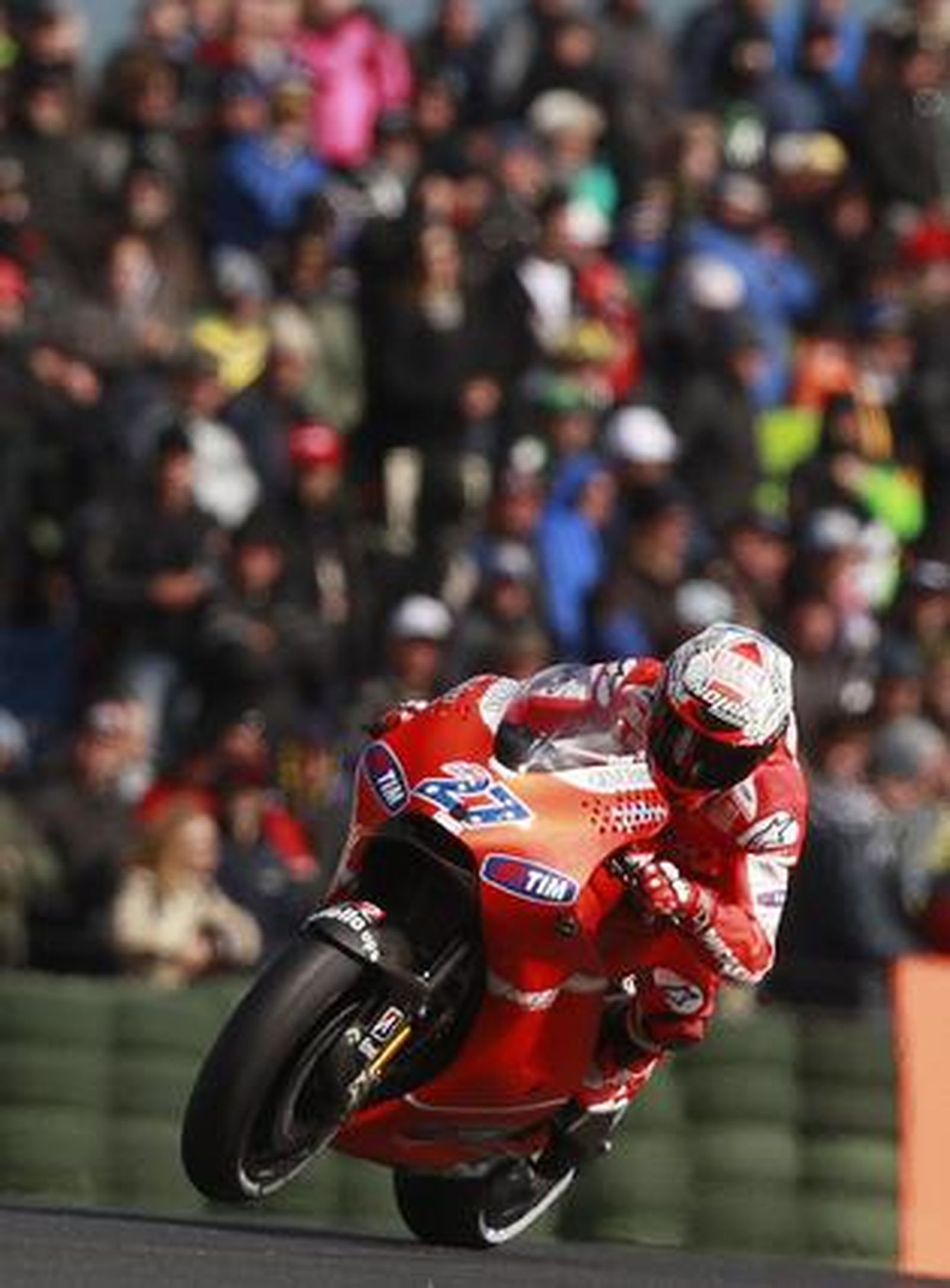 Stoner vuelve a imponer su ley en Australia y vence por delante de Lorenzo y Rossi.

Foto: EFE · AFP · Reuters