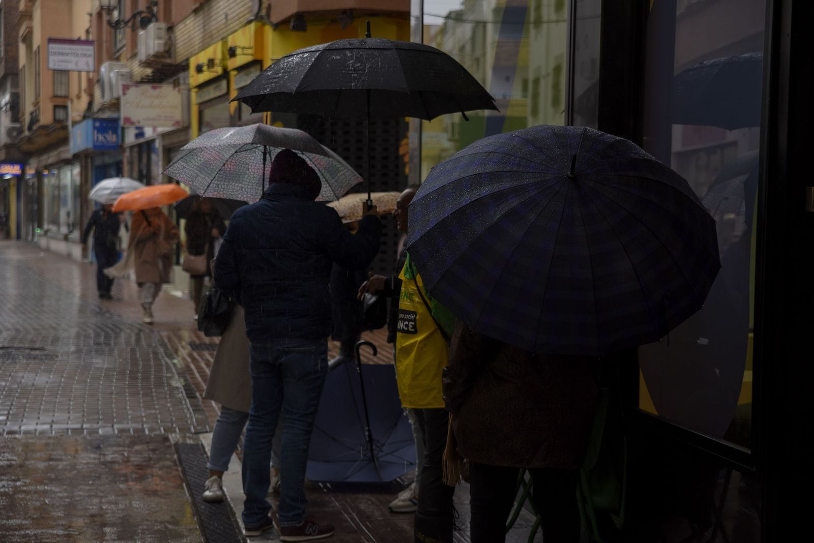 Las fotos de un sábado lluvioso en La Línea