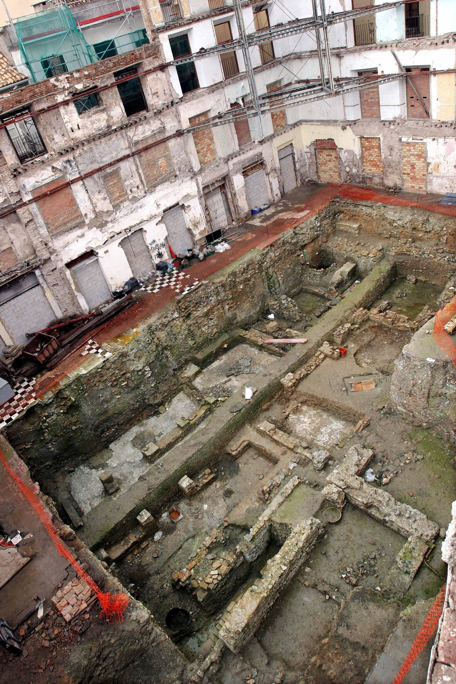 Piletas bajo el Palacio de Villalón, antes de la construcción del museo.