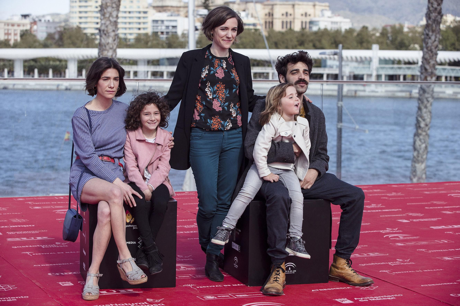 La directora Carla Simón posa con los actores de su película 'Verano 1993'. La directora Carla Simón posa con los actores de su película 'Verano 1993'.
