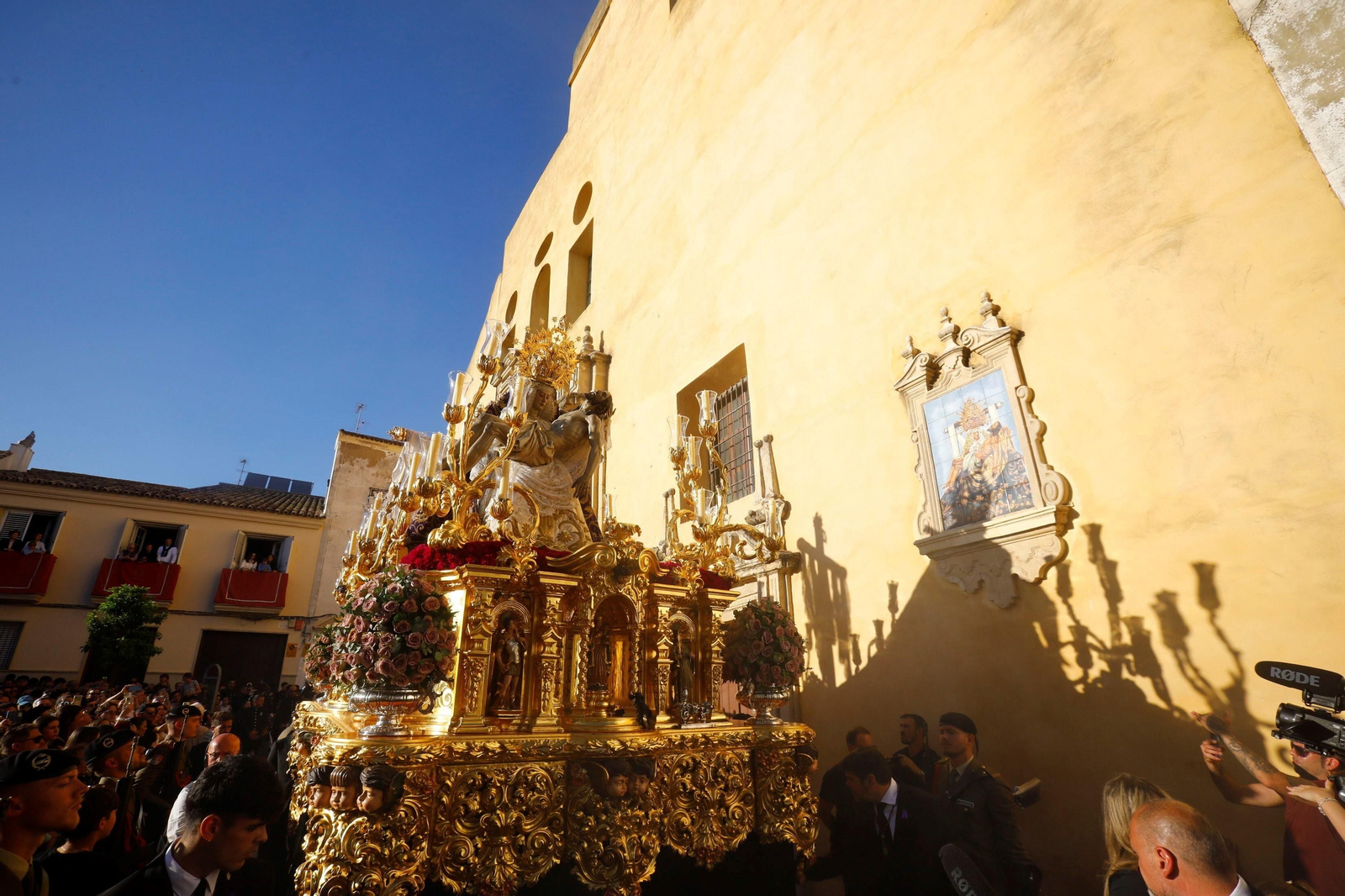 Jueves Santo en Córdoba: la procesión de Las Angustias, en imágenes