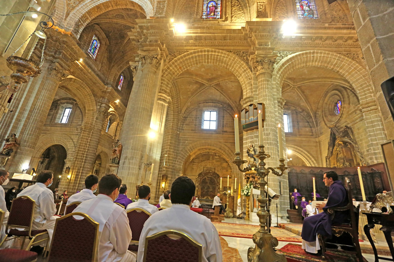 Misa funeral por Don Juan del Río en la catedral