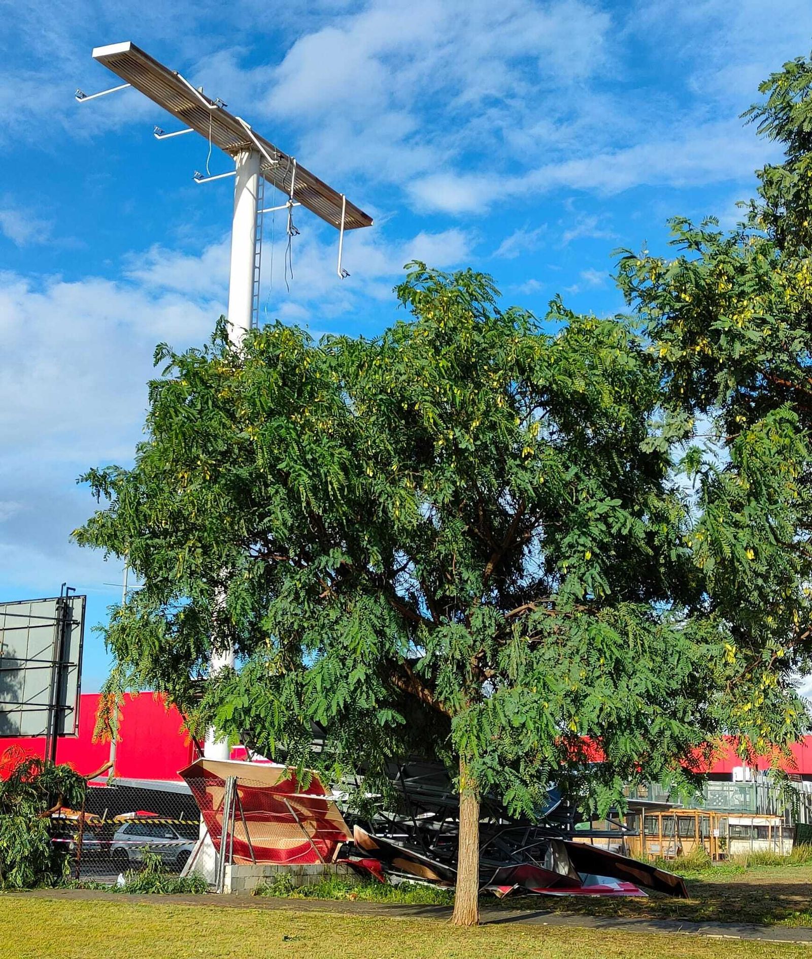Así quedó la valle publicitaria debido al temporal.