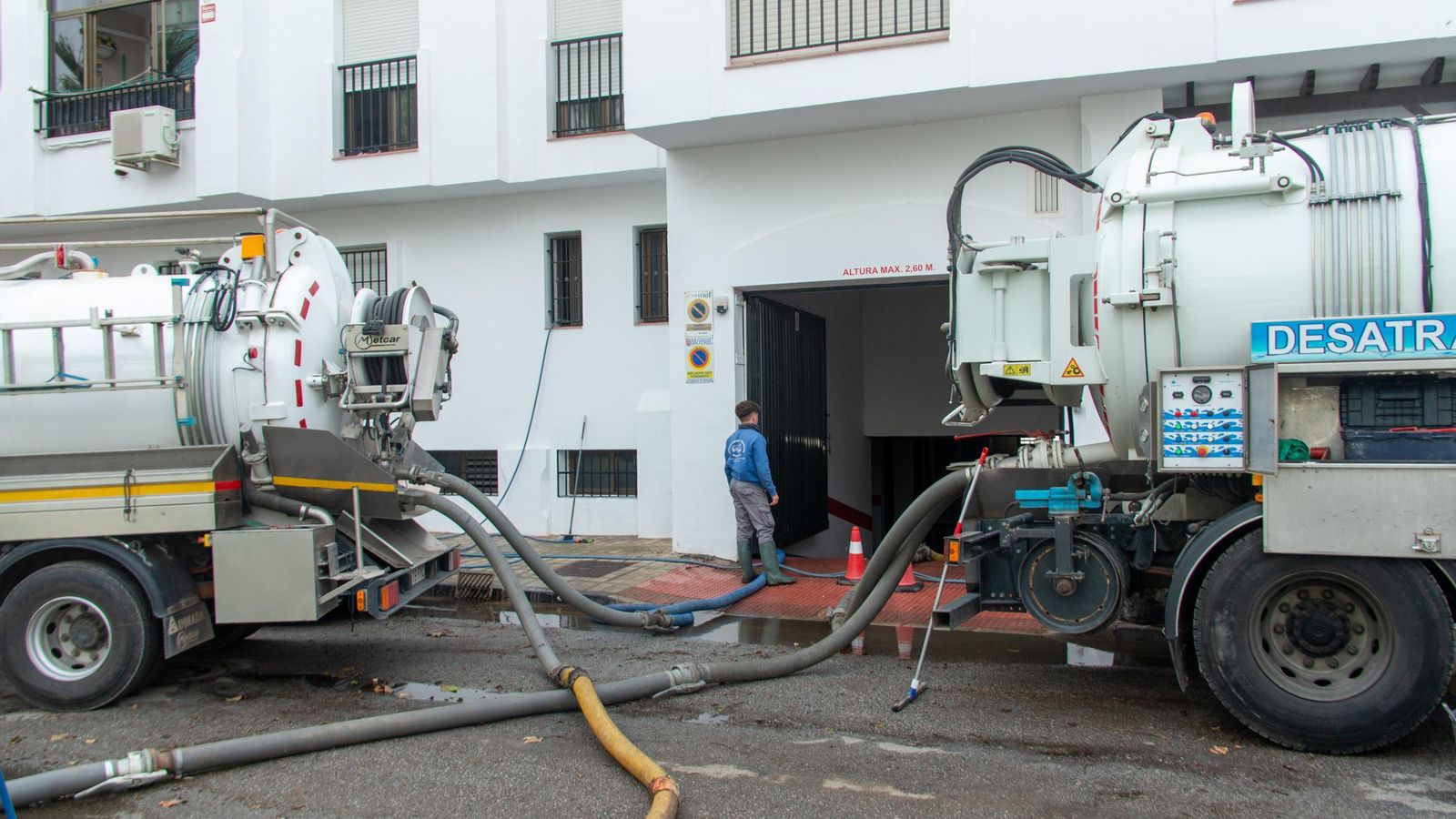 Han estado toda la jornada achicando agua