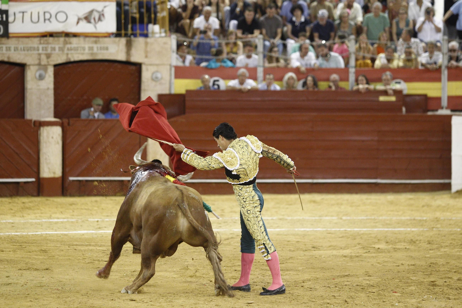 Las mejores imágenes de la corrida de toros de Diego Ventura, Talavante y Pablo Aguado, en Almería