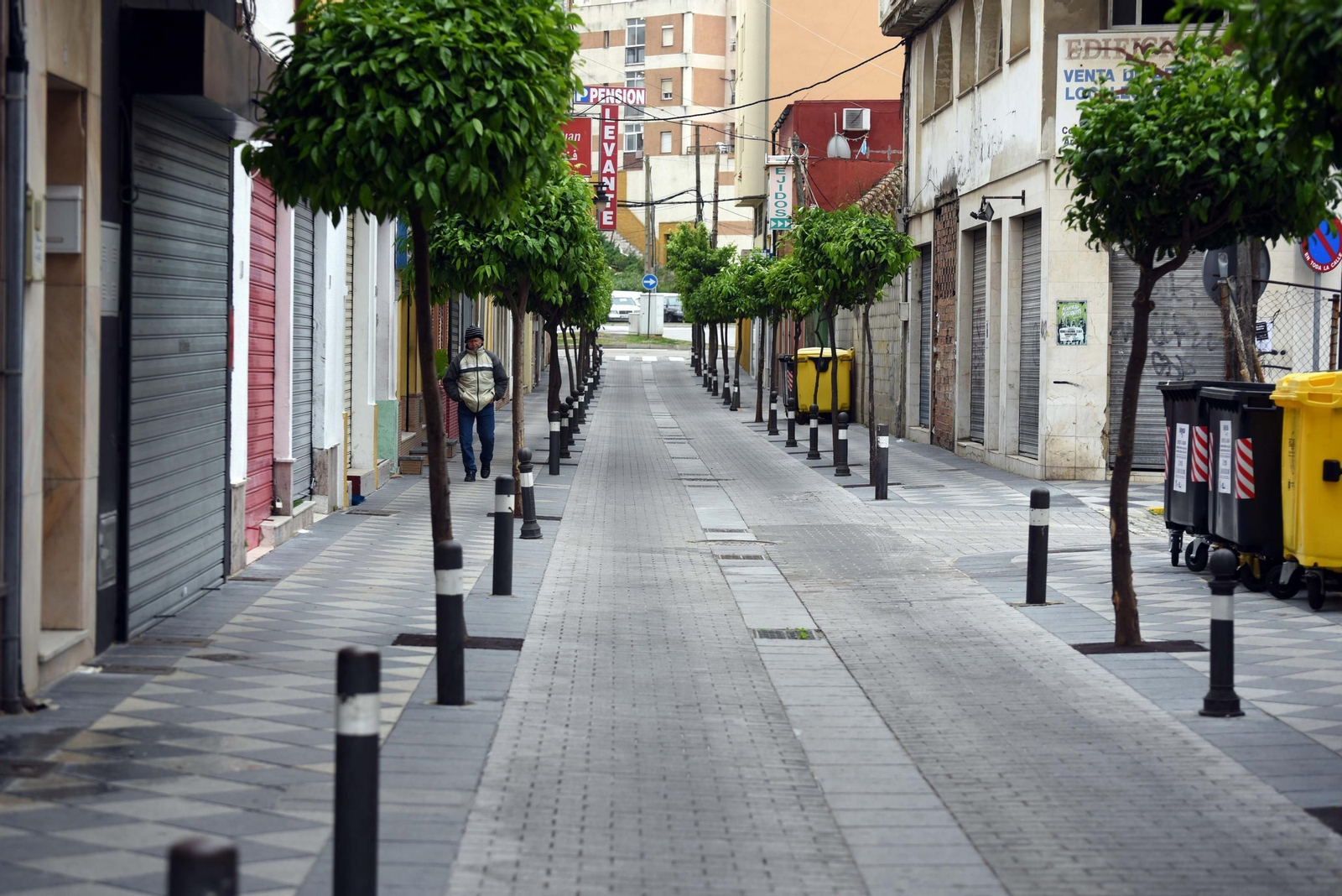 Una de las calles del entorno del mercado