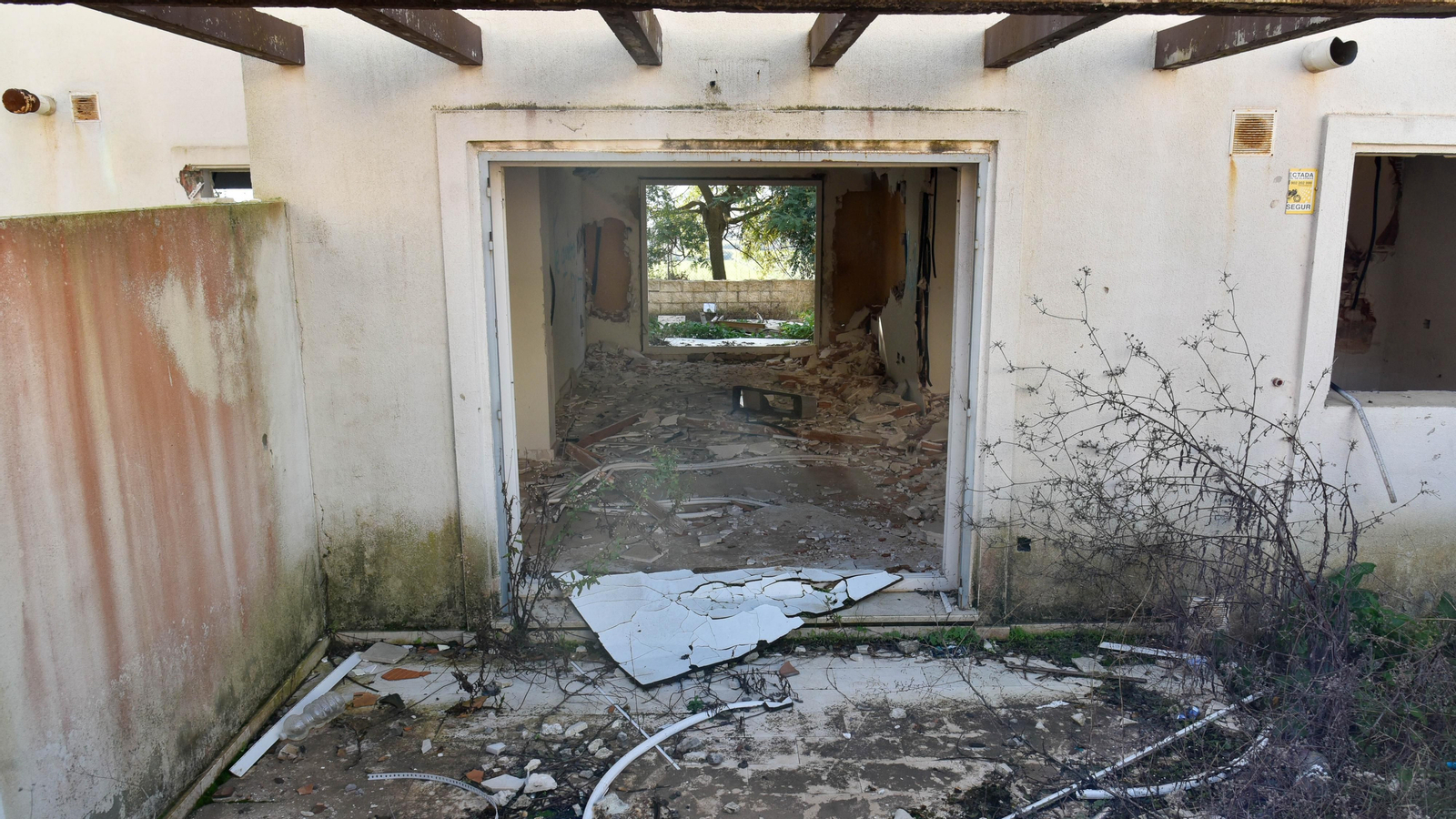 Fotos de la urbanización abandonada en Cortijo Grande, en Los Barrios