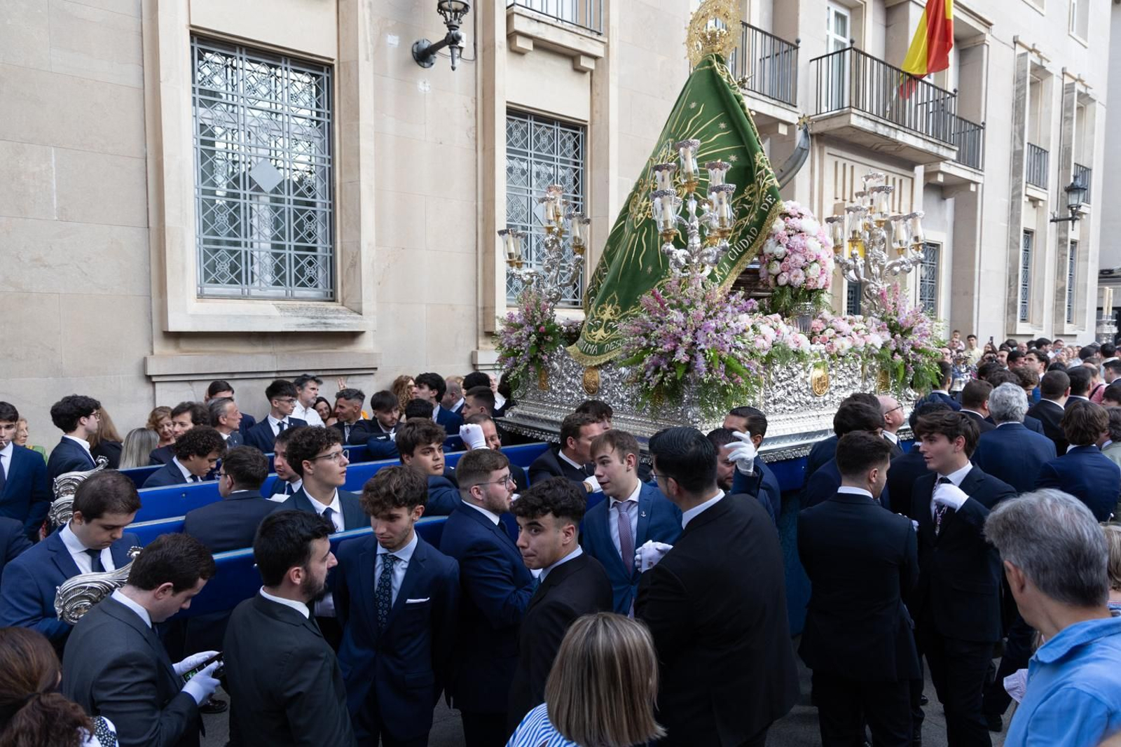Así ha procesionado la Virgen de la Capilla por Jaén en su día grande.