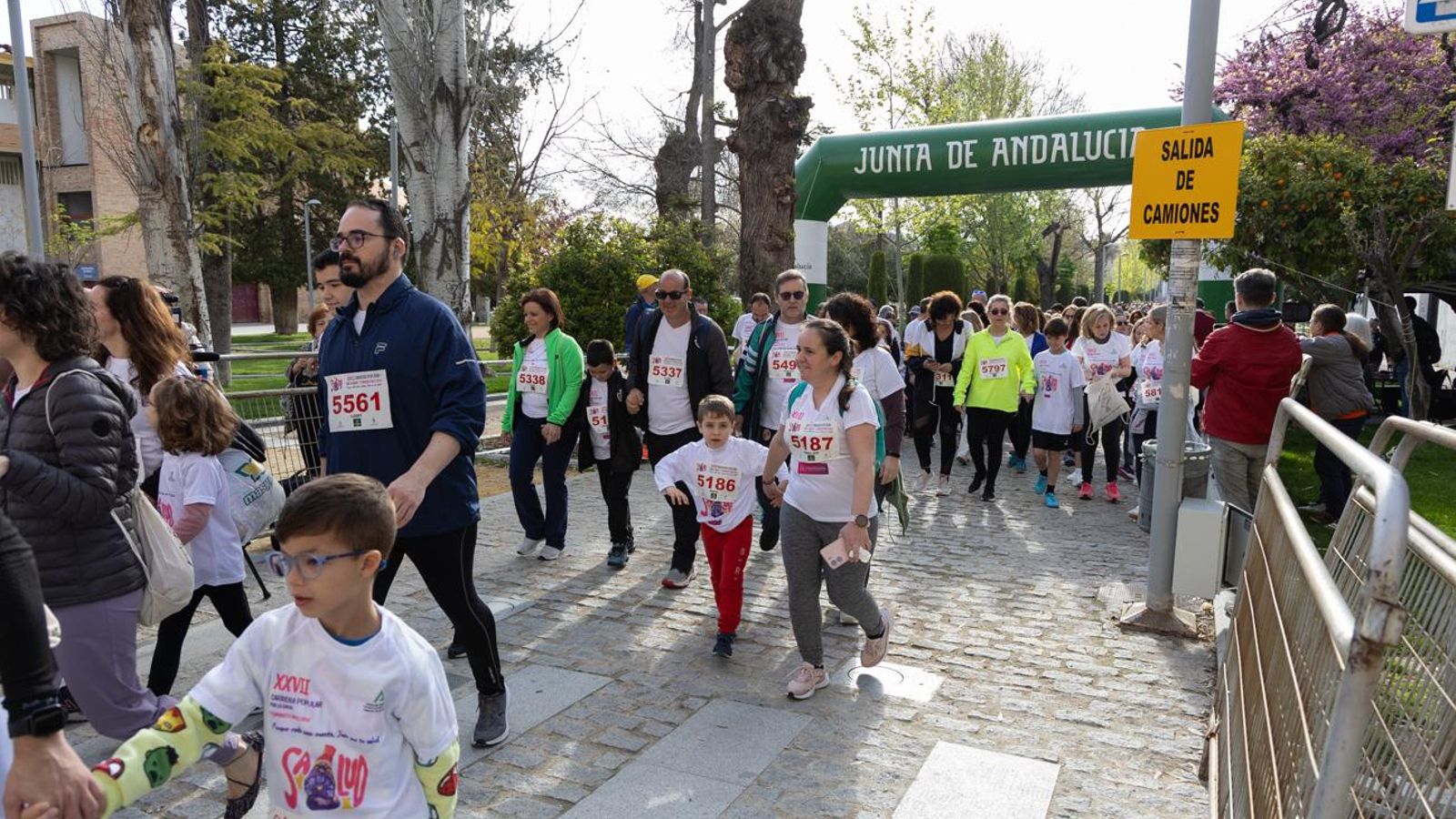 Más de 2.100 participantes corren para promover la salud en Jaén, en imágenes (1)