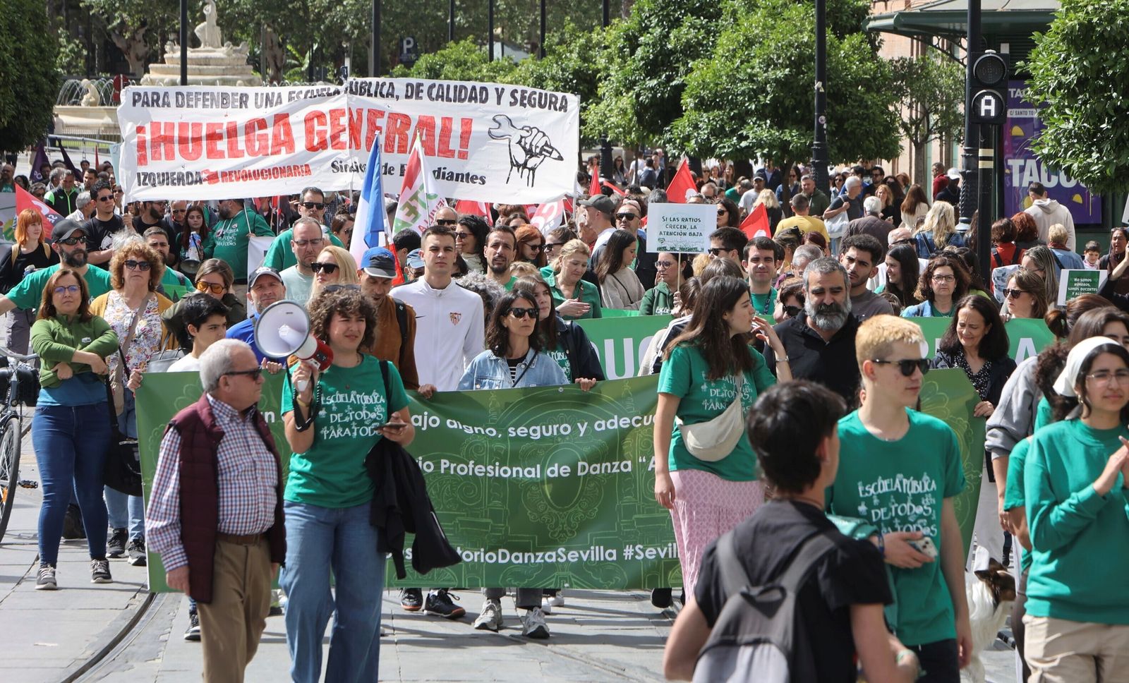 Manifestación en Sevilla de la Marea Verde Andaluza por una educación pública con más recursos