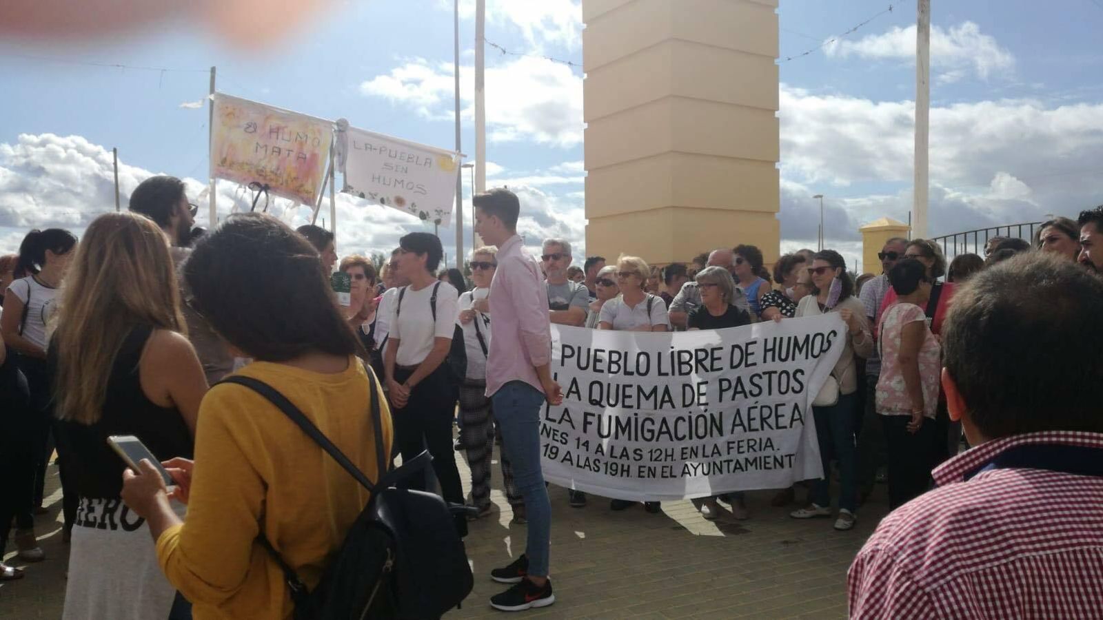 Concentración vecinal organizada esta semana en La Puebla del Río.