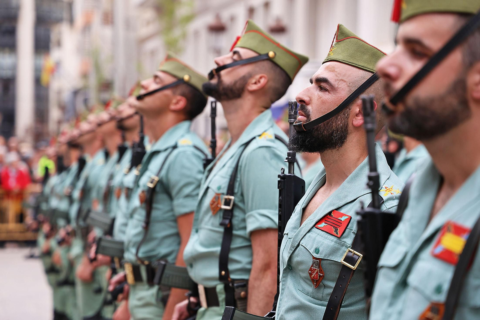 Las mejores imágenes del Sábado de Pasión en Huelva: La Legión con el Cristo de la Vera+Cruz