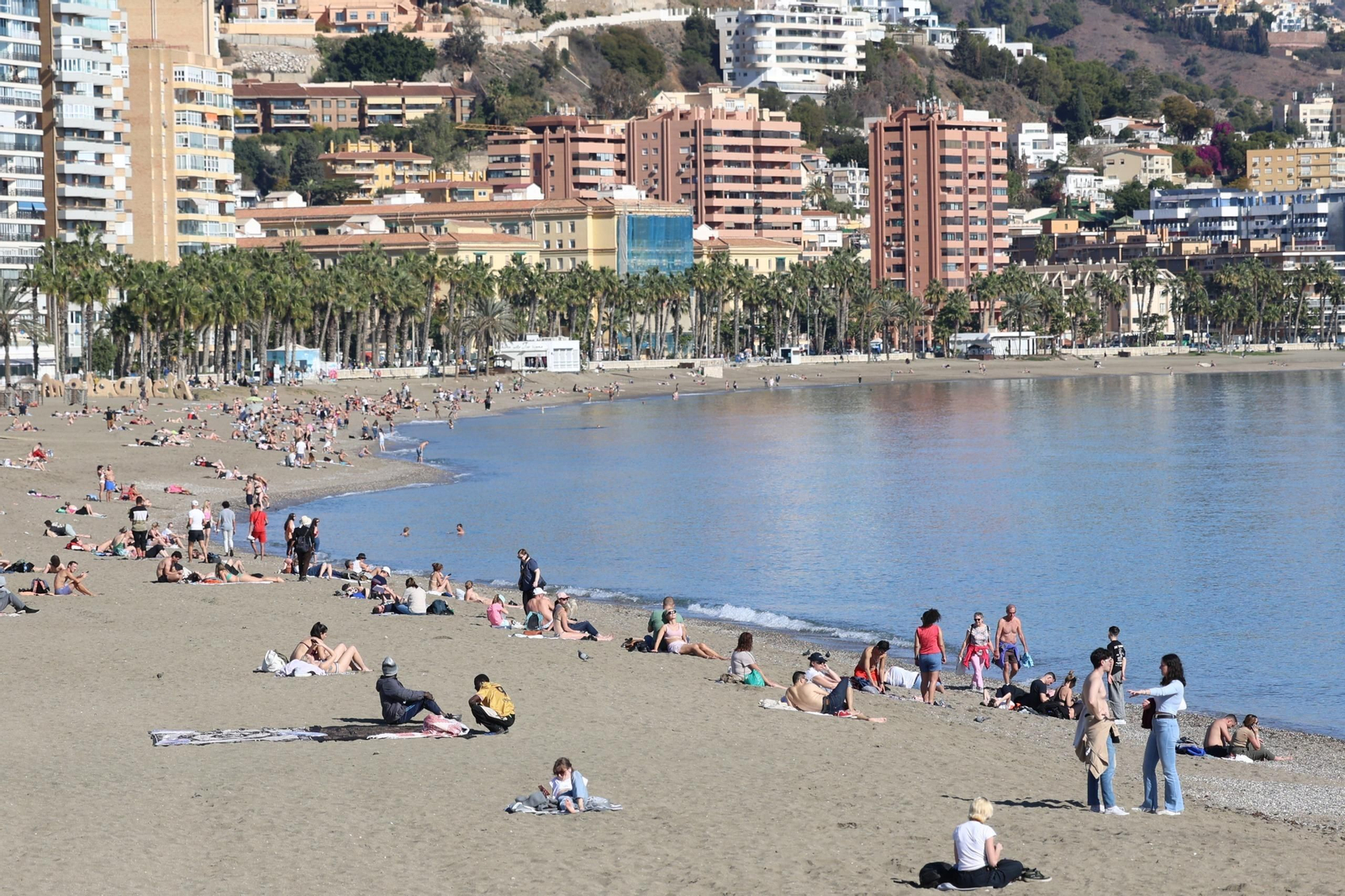 Enero y... día de playa en Málaga: la subida de las temperaturas deja estas imágenes Enero y... día de playa en Málaga: la subida de las temperaturas deja estas imágenes
