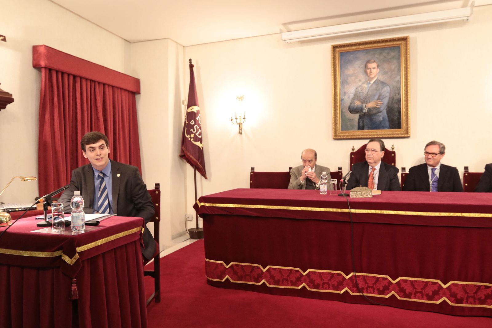 Francisco Antonio García Márquez, durante un momento de la conferencia de ayer en la Academia.