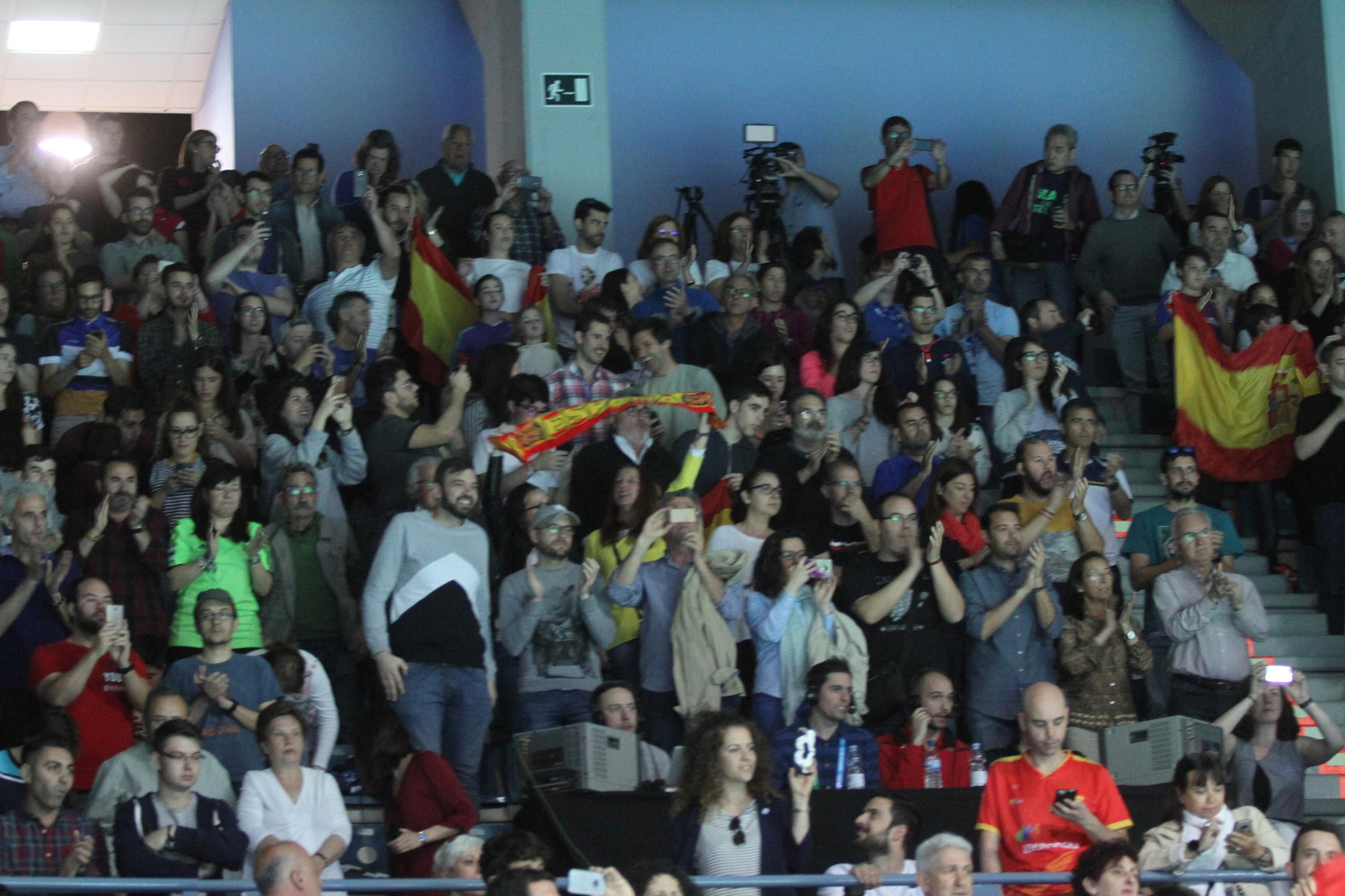 Las gradas del pabellón Carolina Marín se llenaron para ver ganar el oro a la onubense.