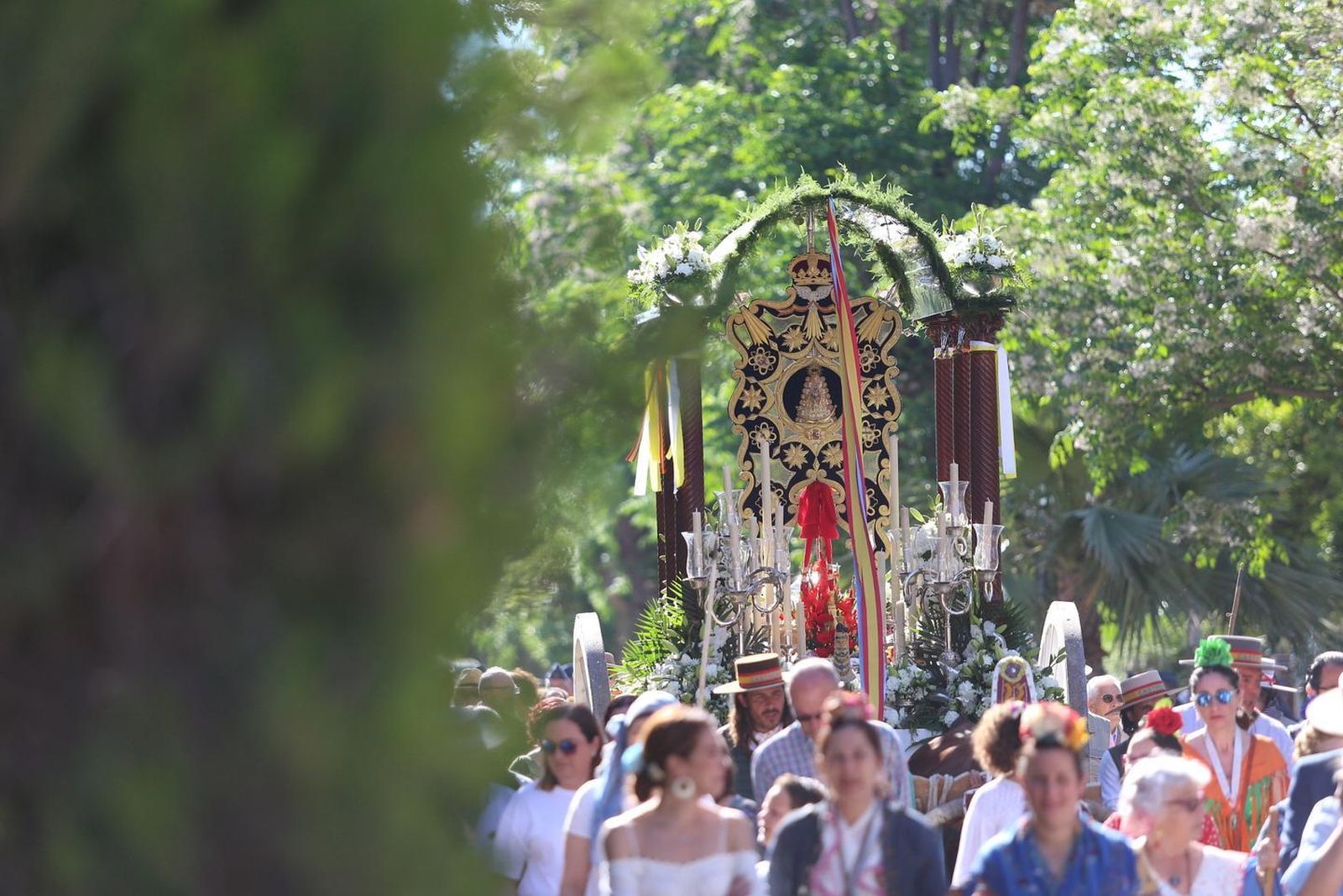 La salida hacia El Rocío de la Hermandad Castrense