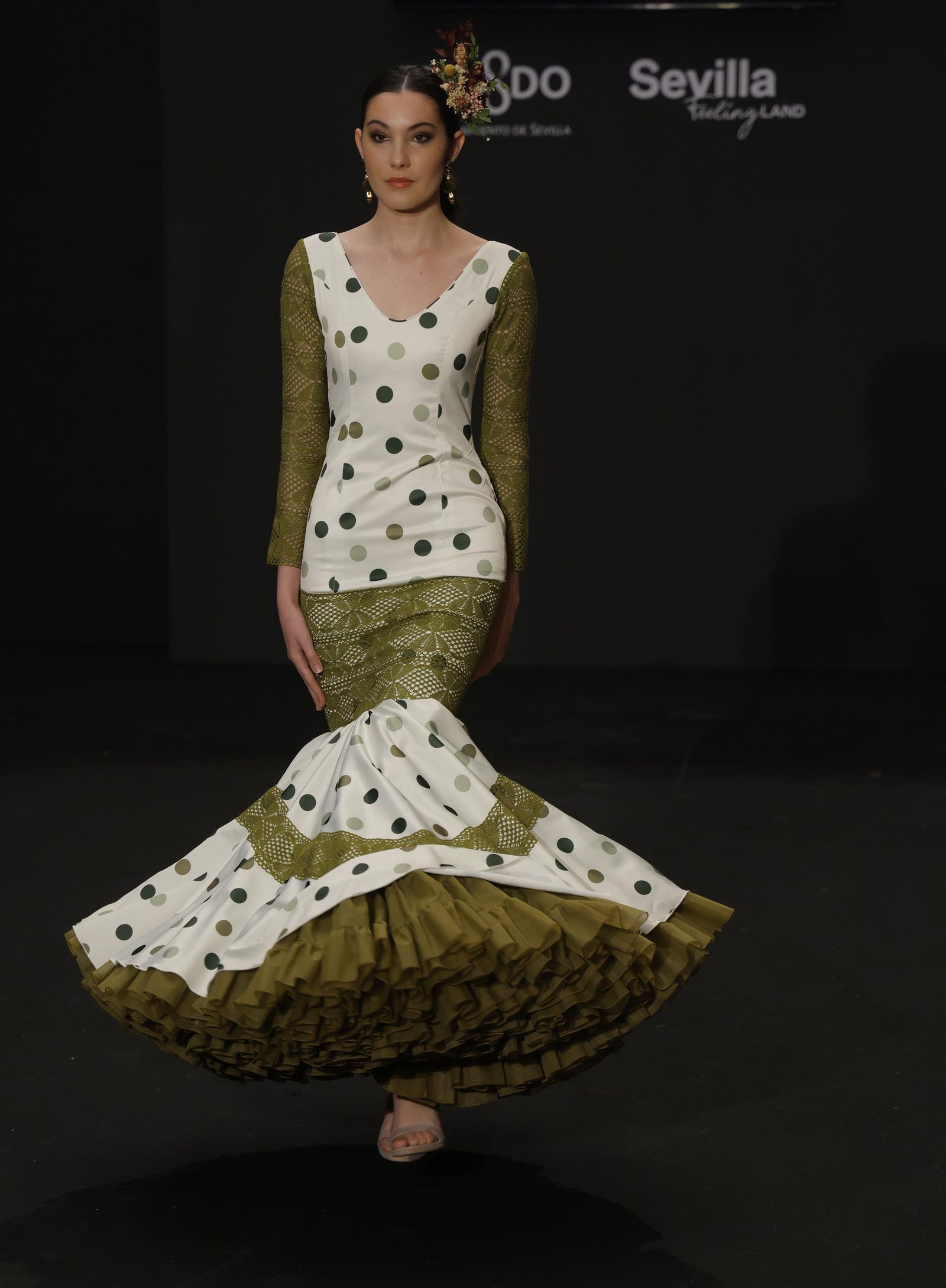 Emprende Lunares, el desfile de moda flamenca de Gloria Galán, que anticipa la Feria de Abril: todas las fotos.